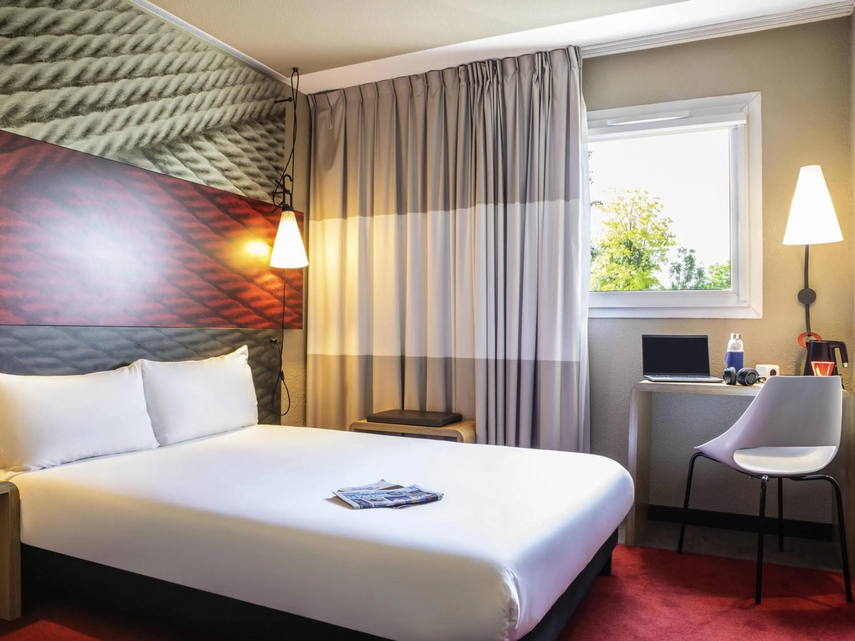 Bedroom, Bed in ibis Massy