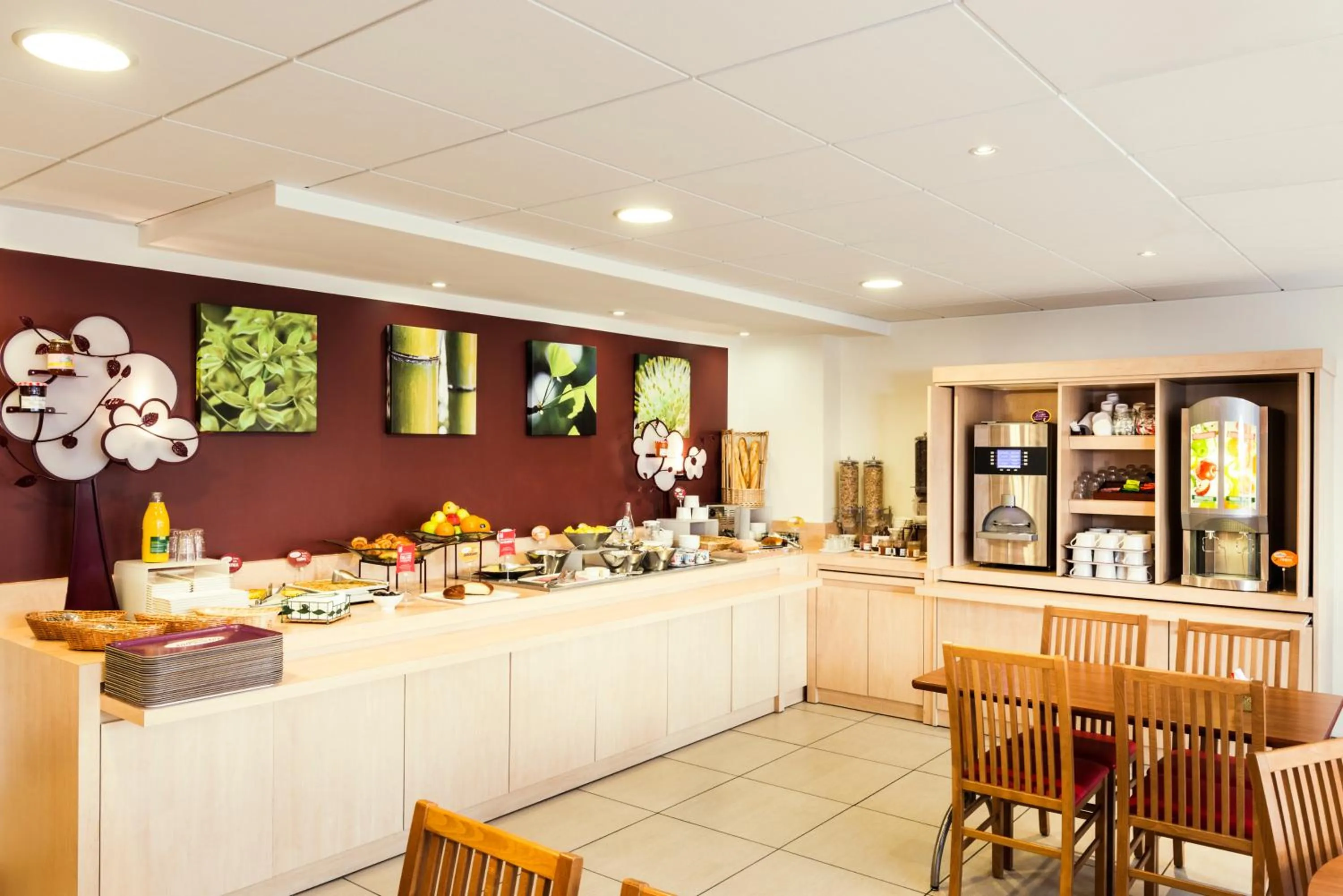 Restaurant/places to eat in ibis Massy