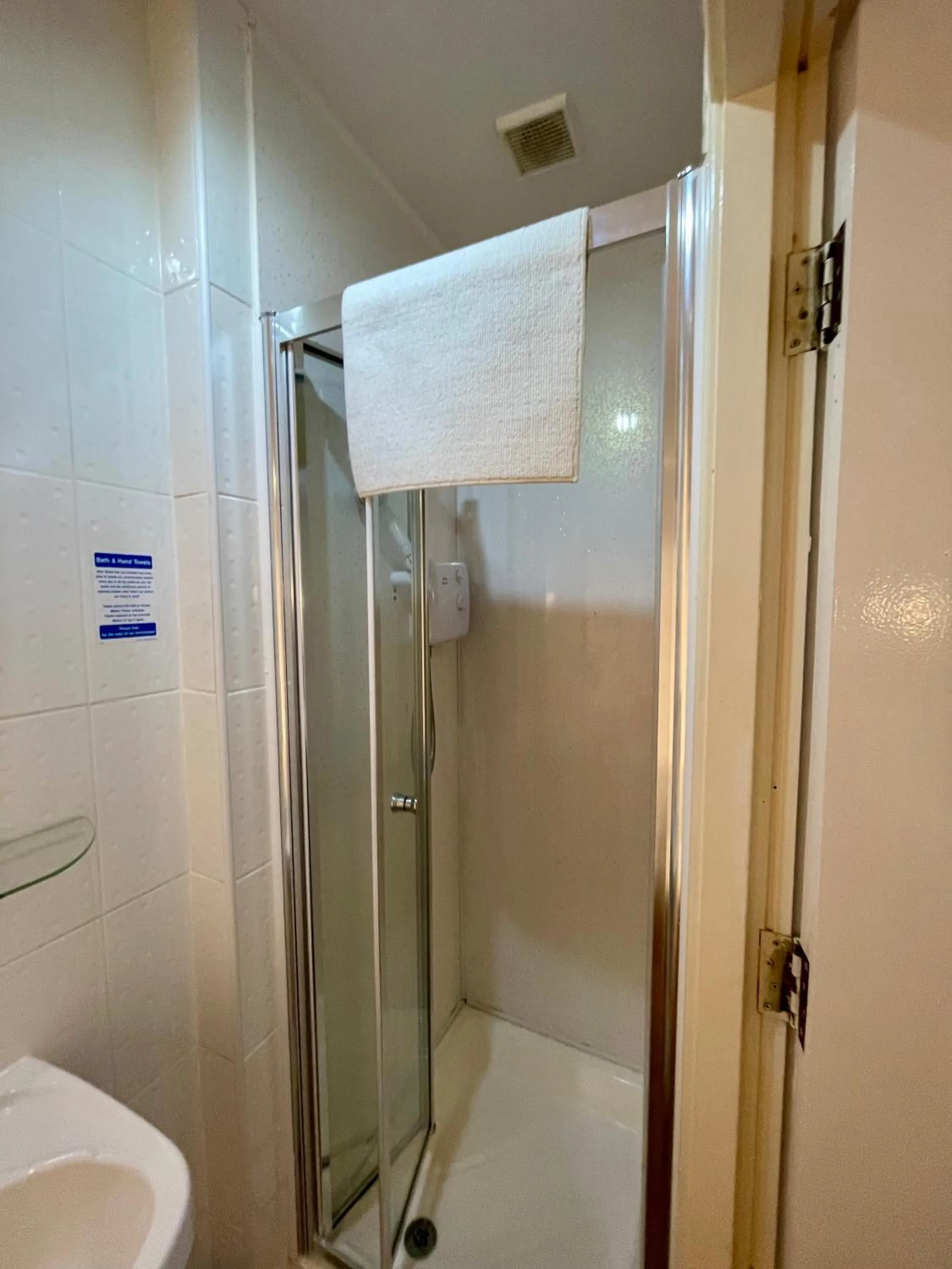 Twin Room in Beeches Hotel