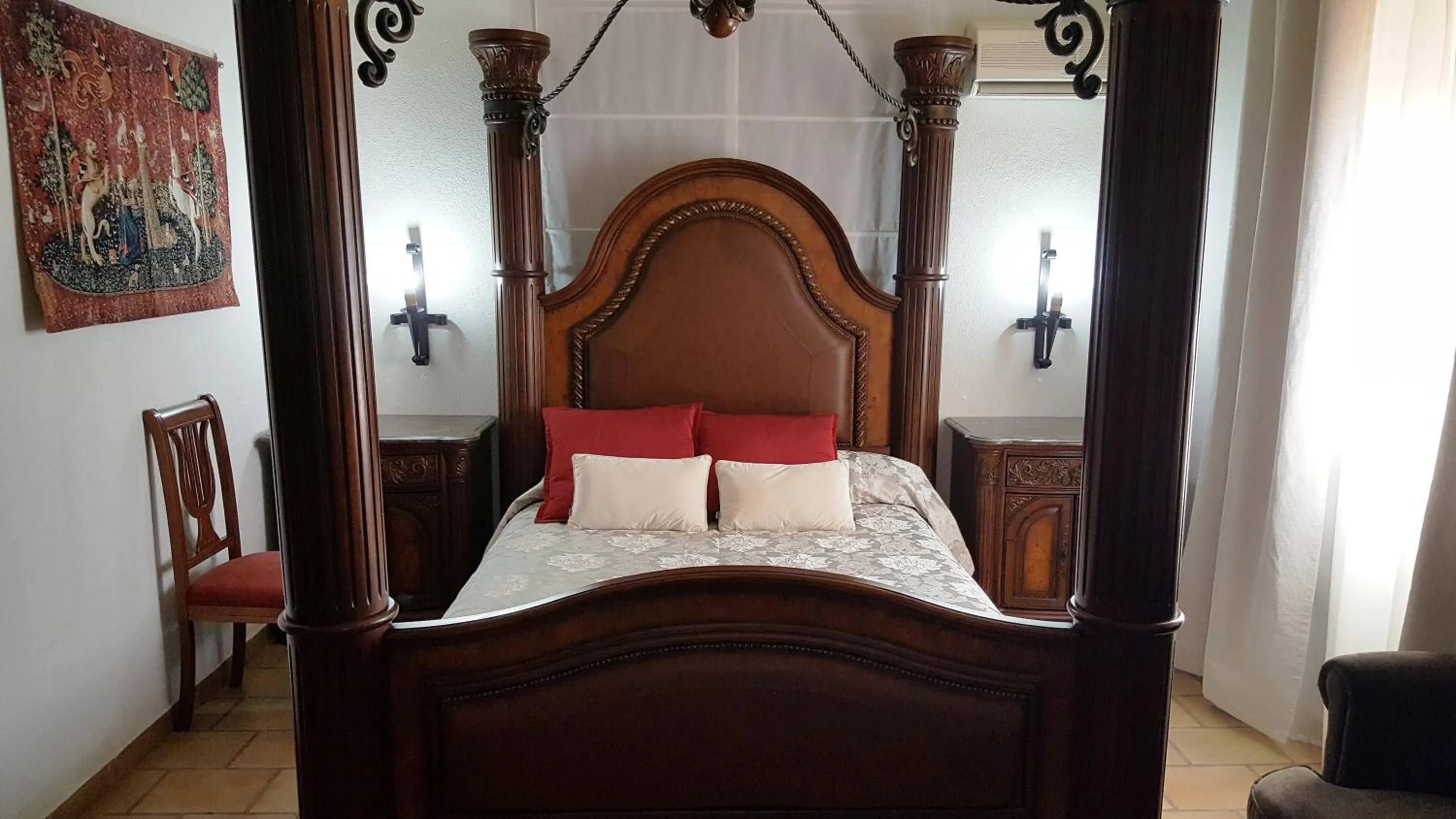 Bed in Hotel Rural Hospedería de los Calatravos