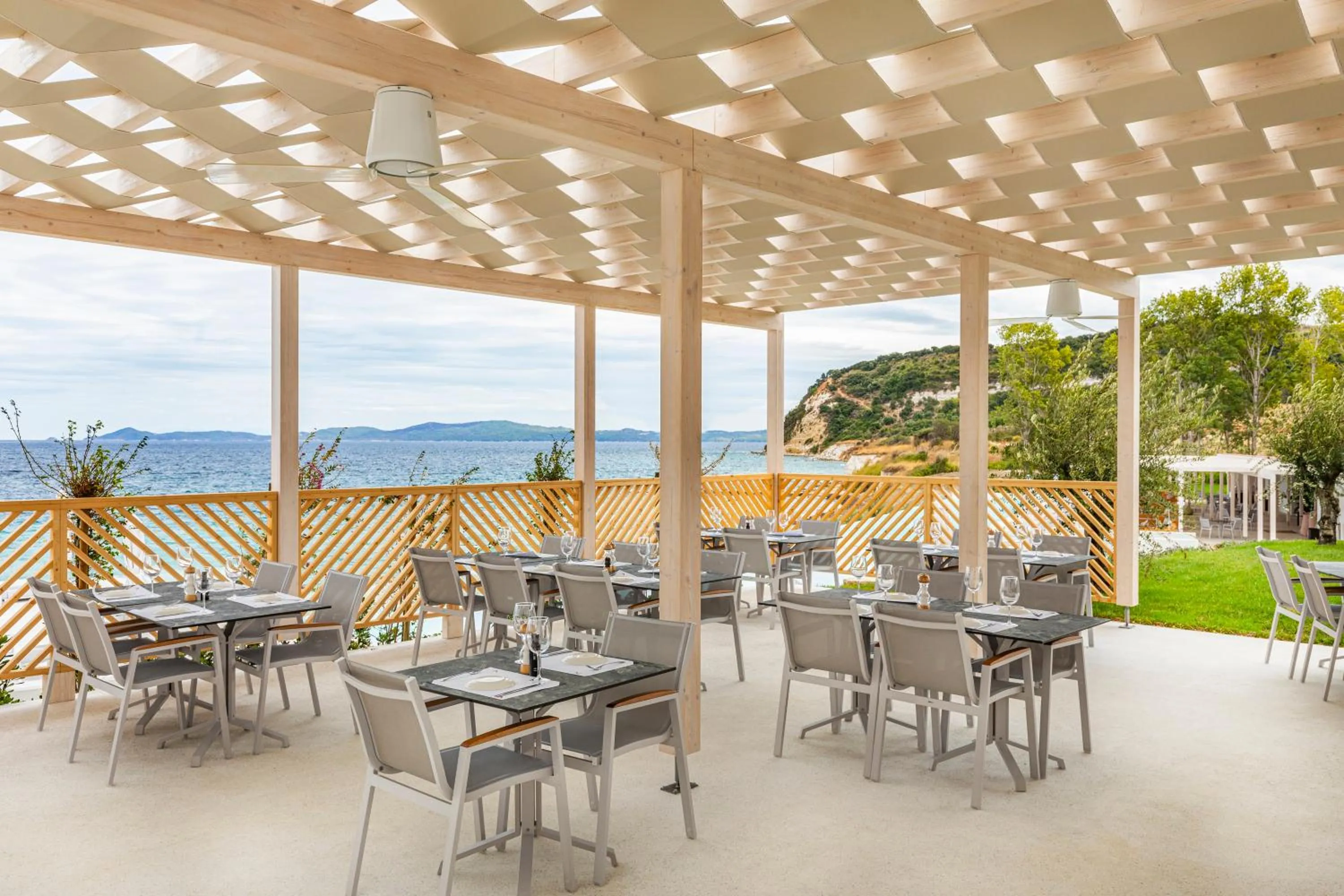 Restaurant/places to eat in Mount Athos Resort