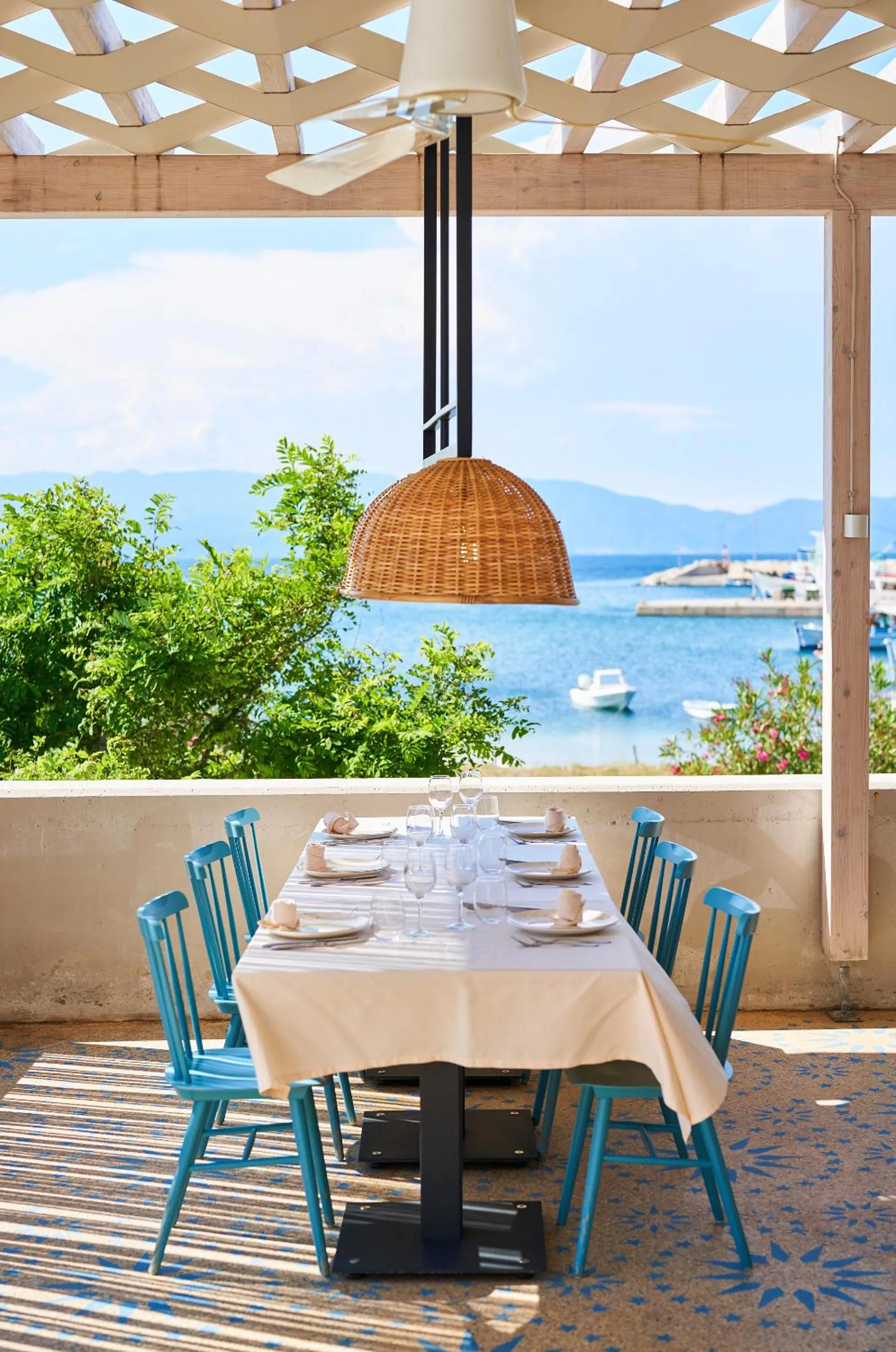 Restaurant/places to eat in Mount Athos Resort