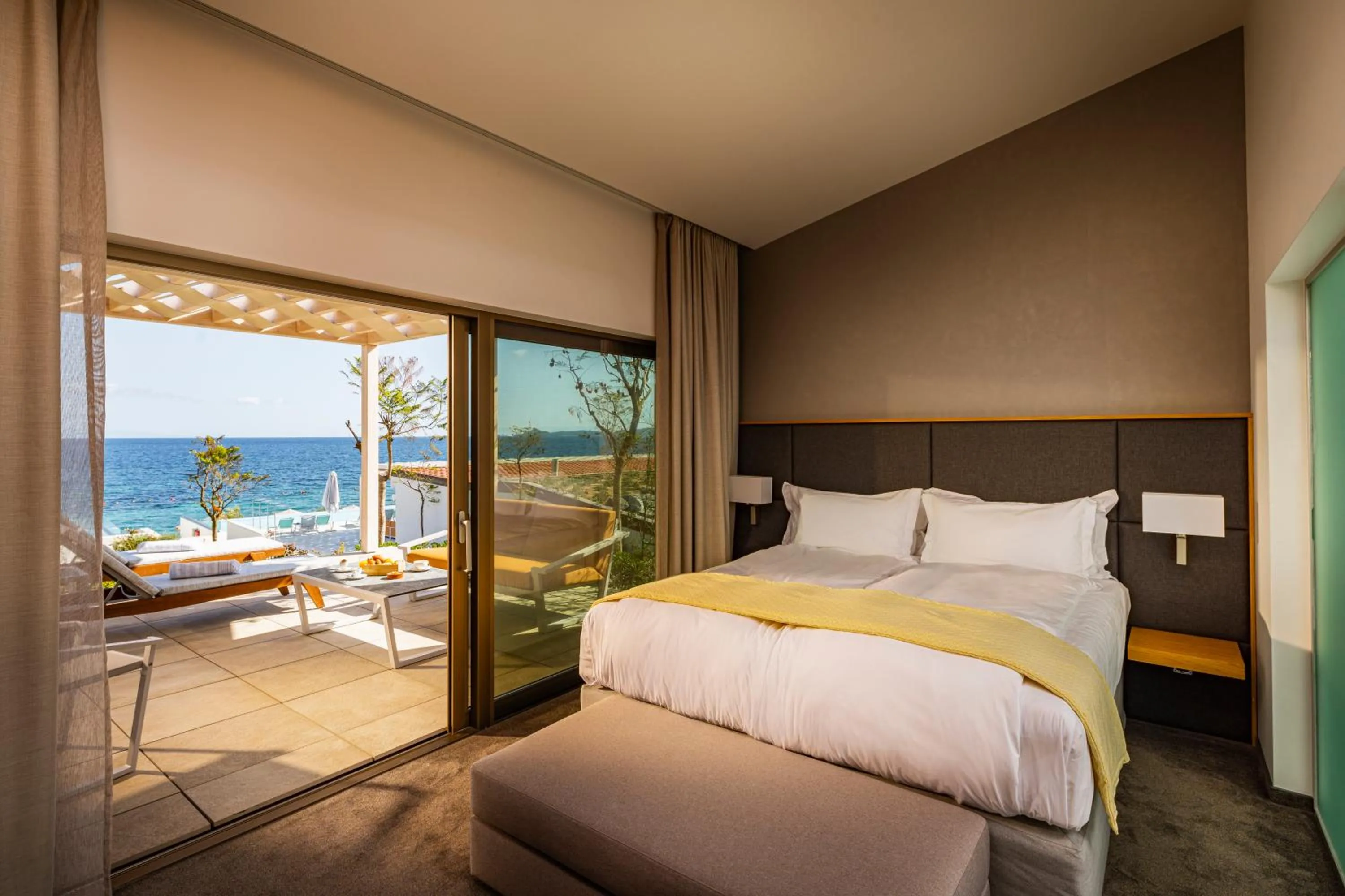 Balcony/Terrace, Bed in Mount Athos Resort