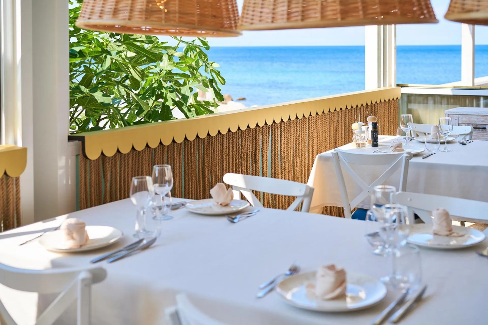 Restaurant/places to eat in Mount Athos Resort