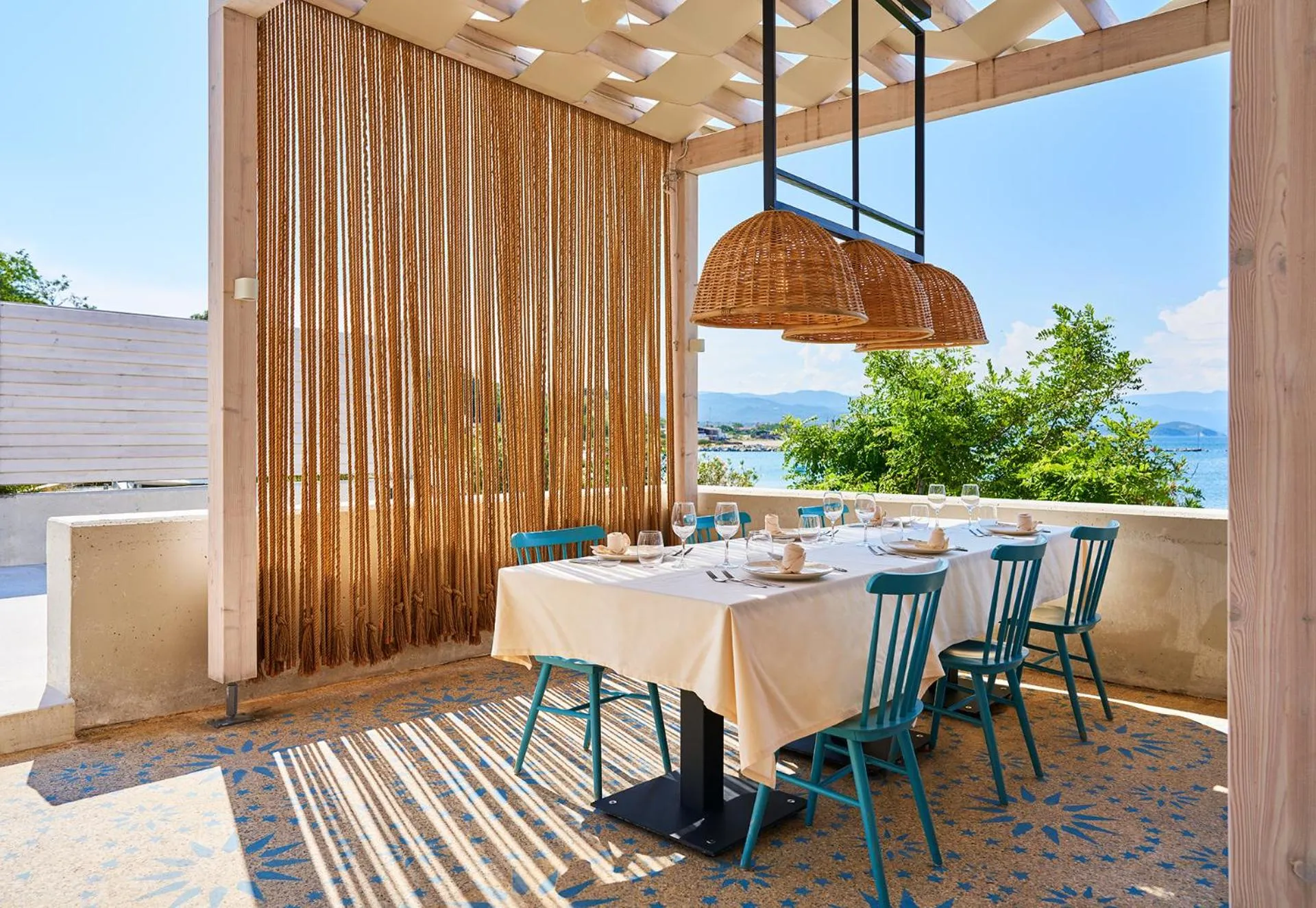 Restaurant/places to eat in Mount Athos Resort