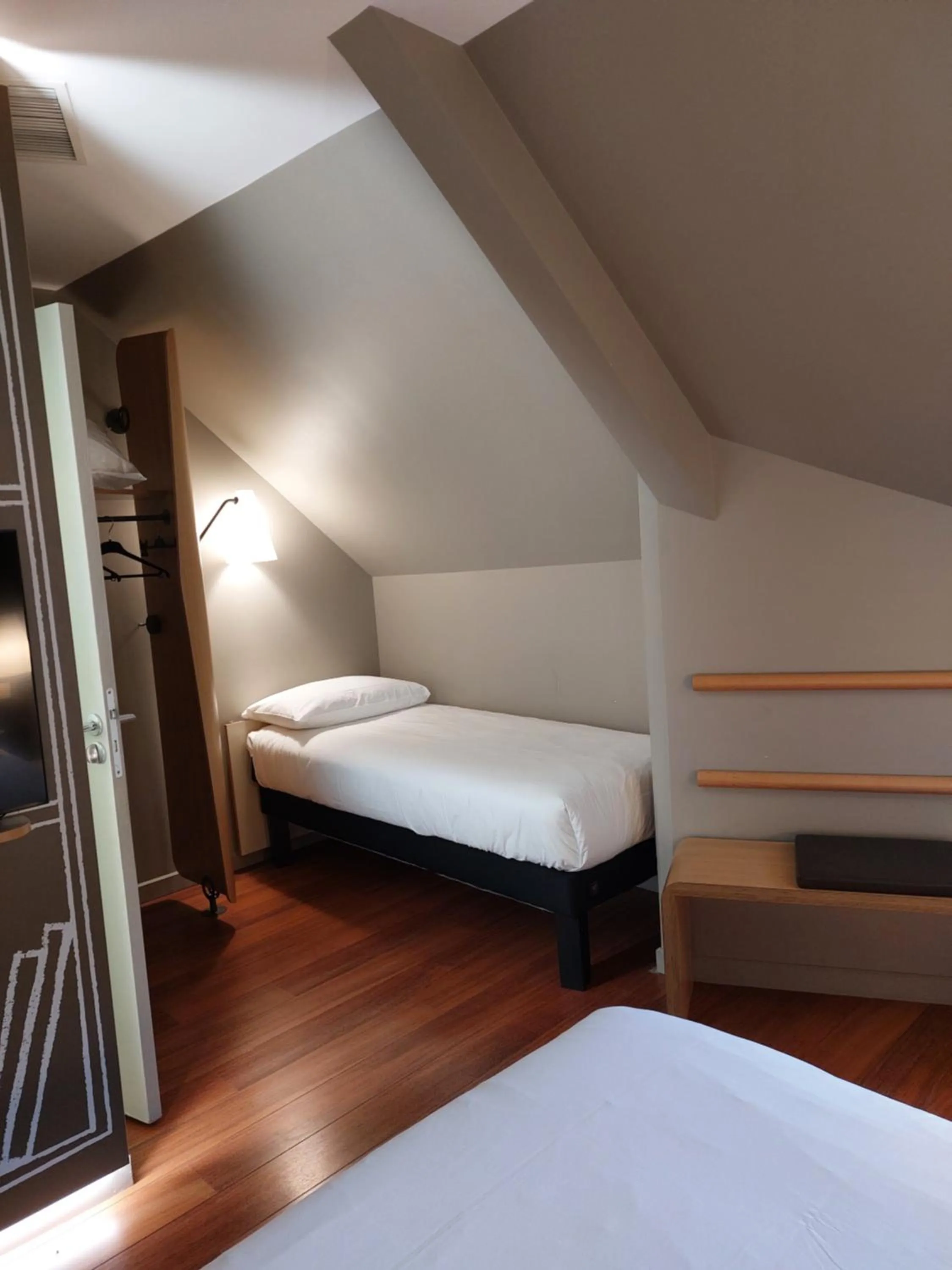 Property building, Bed in ibis Besançon Centre Ville