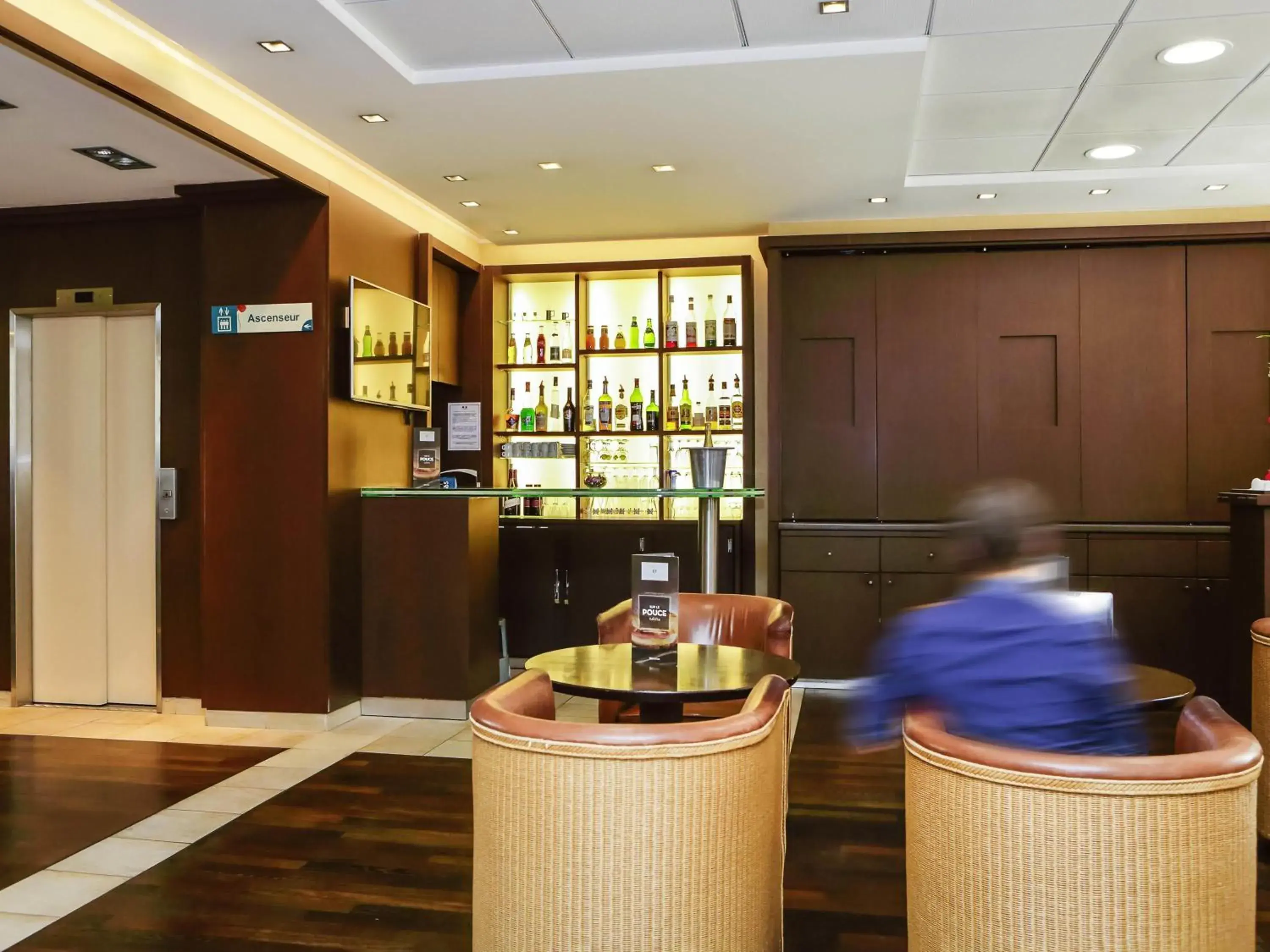 Lounge or bar in ibis Besançon Centre Ville Lounge or bar in ibis Besançon Centre Ville