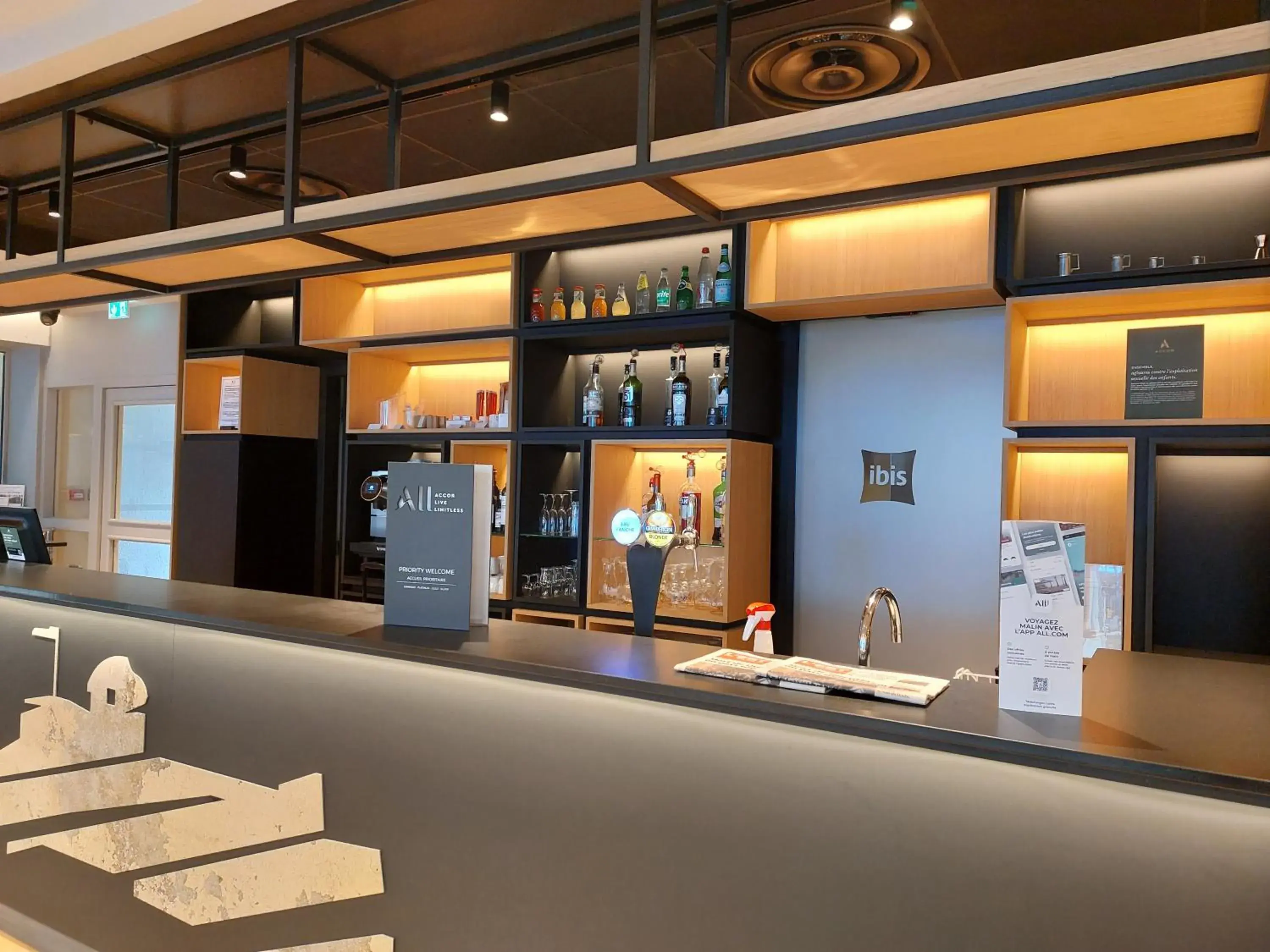 Lobby or reception in ibis Besançon Centre Ville Lobby or reception in ibis Besançon Centre Ville