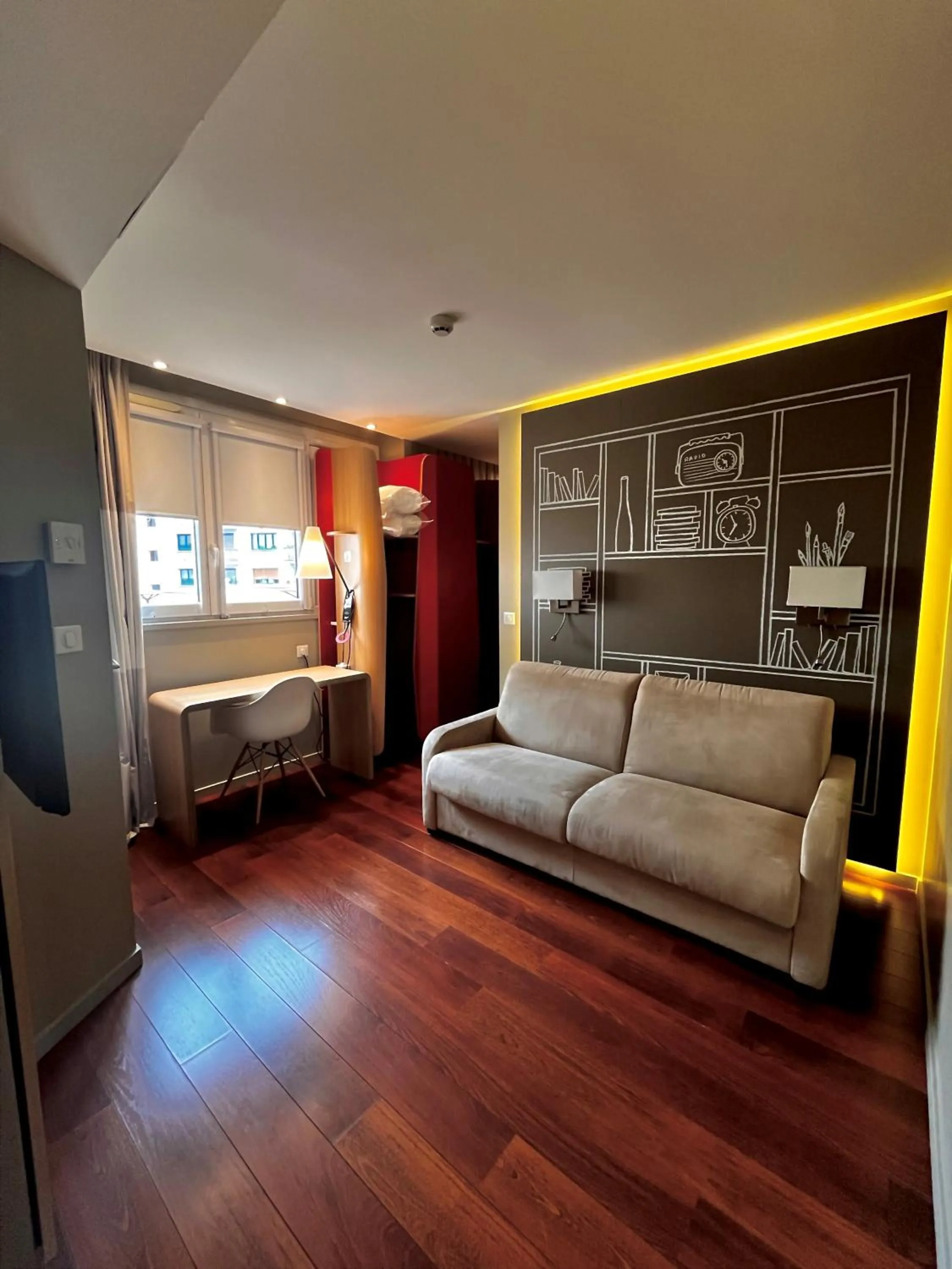 Living room, Bed in ibis Besançon Centre Ville