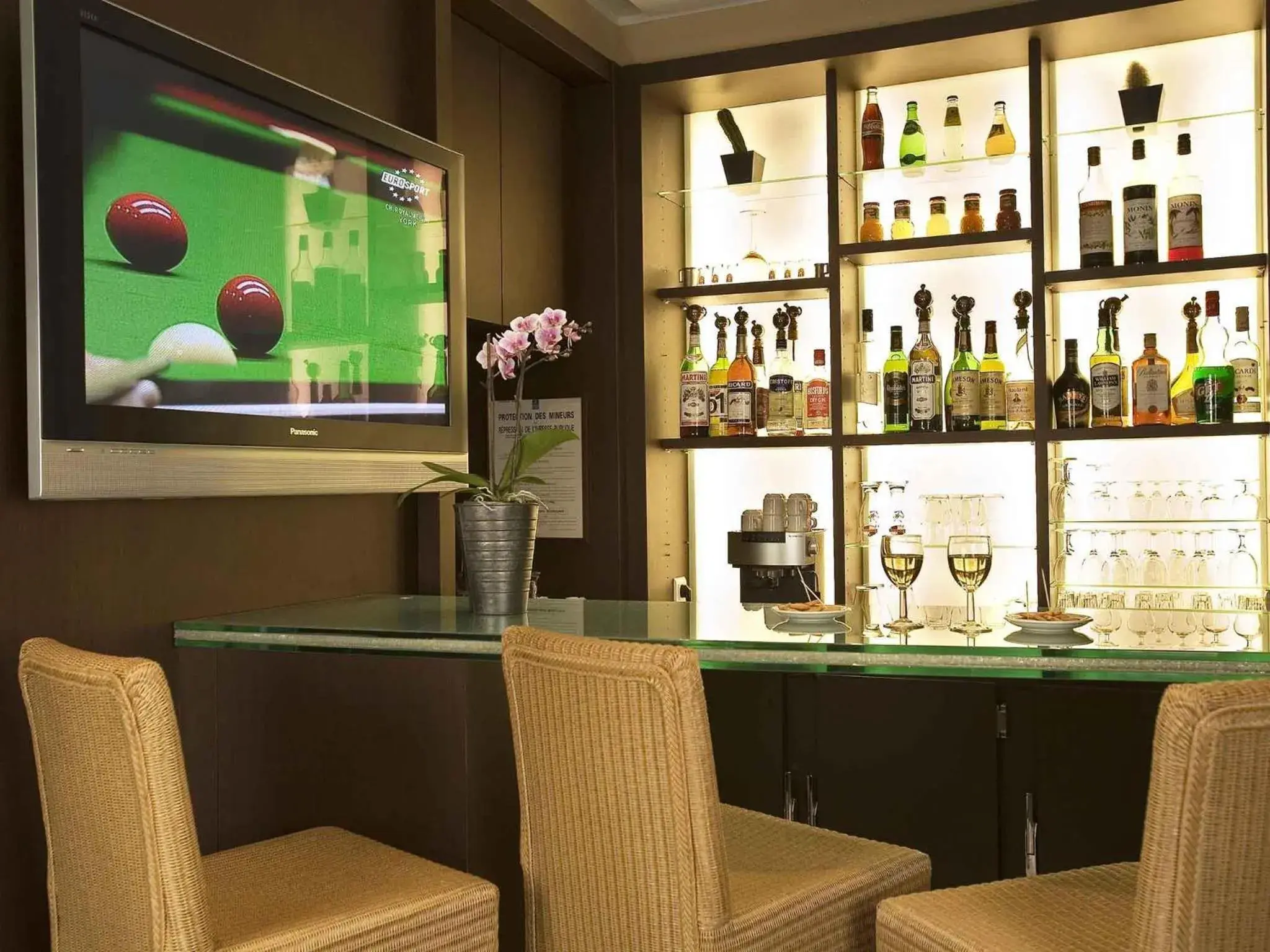 Lounge or bar in ibis Besançon Centre Ville Lounge or bar in ibis Besançon Centre Ville