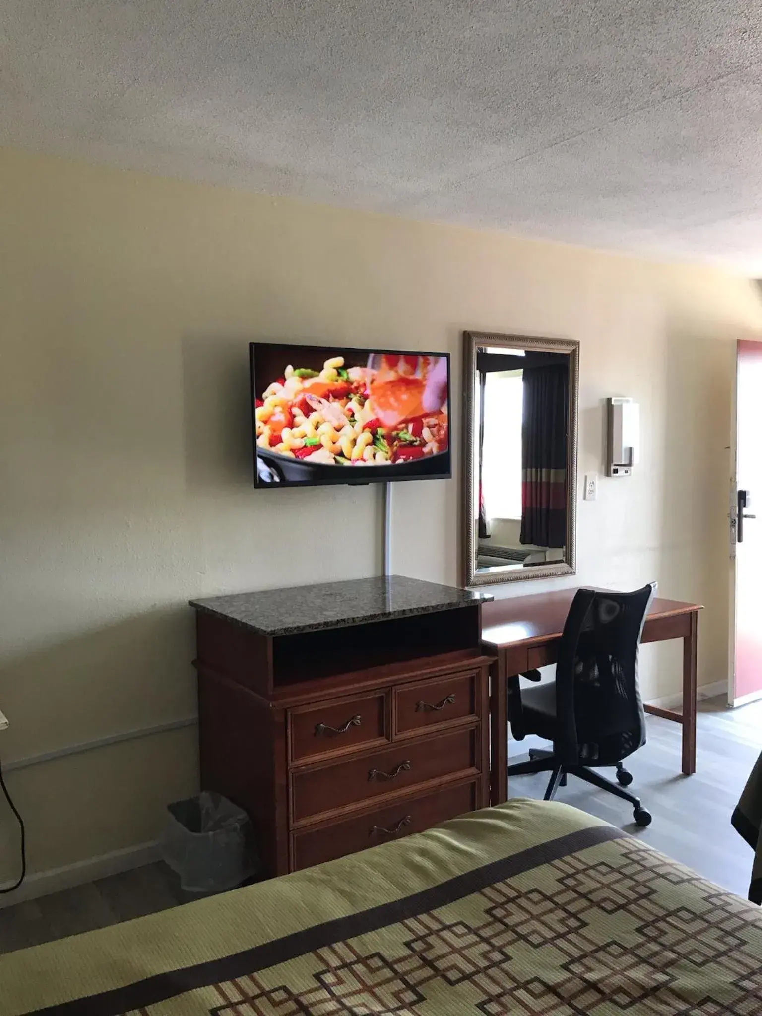 Standard King Room - single occupancy in Big Spring Inn Madisonville Standard King Room - single occupancy in Big Spring Inn Madisonville