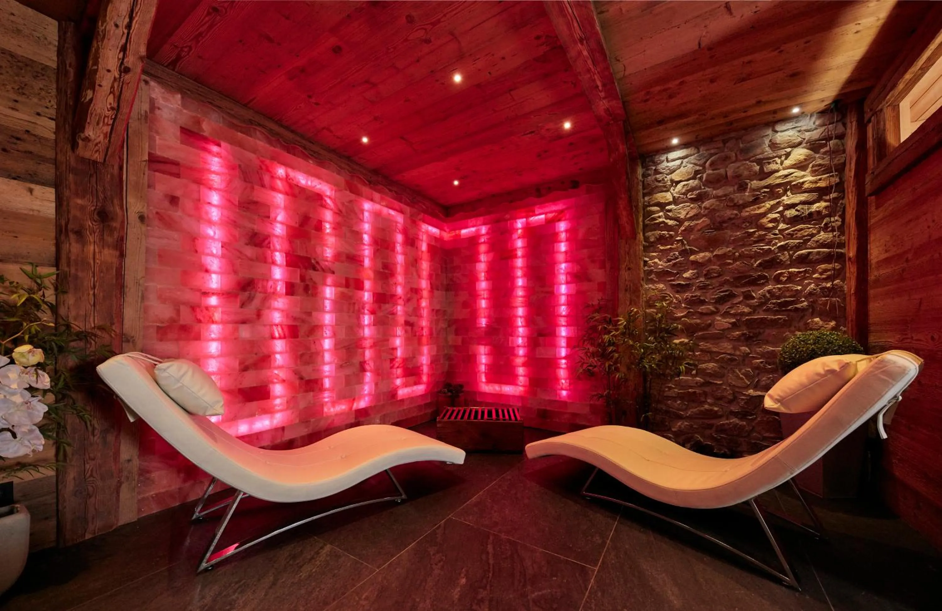 Spa and wellness centre/facilities in Chalet-Hôtel Neige et Roc, The Originals Relais