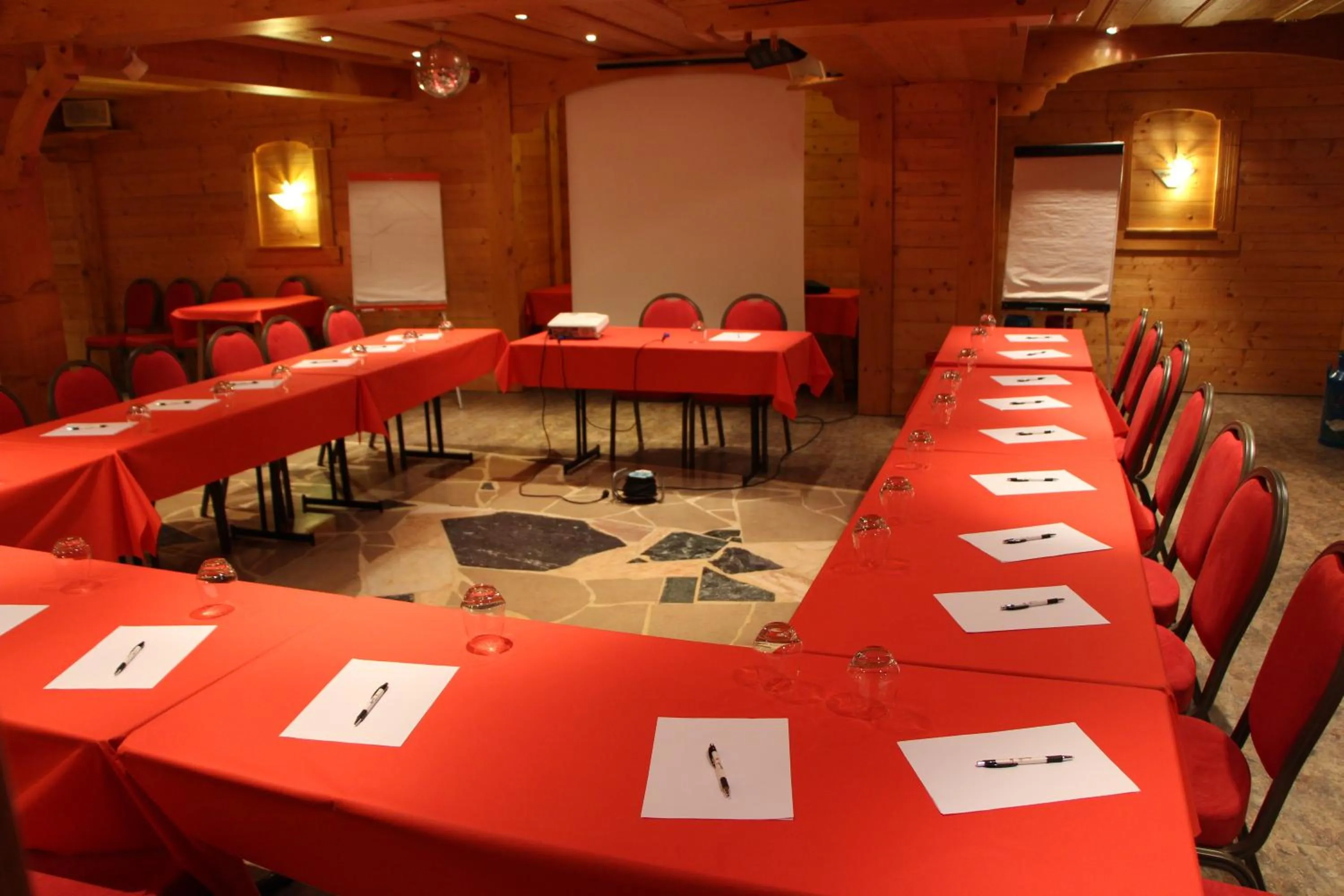 Meeting/conference room in Chalet-Hôtel Neige et Roc, The Originals Relais