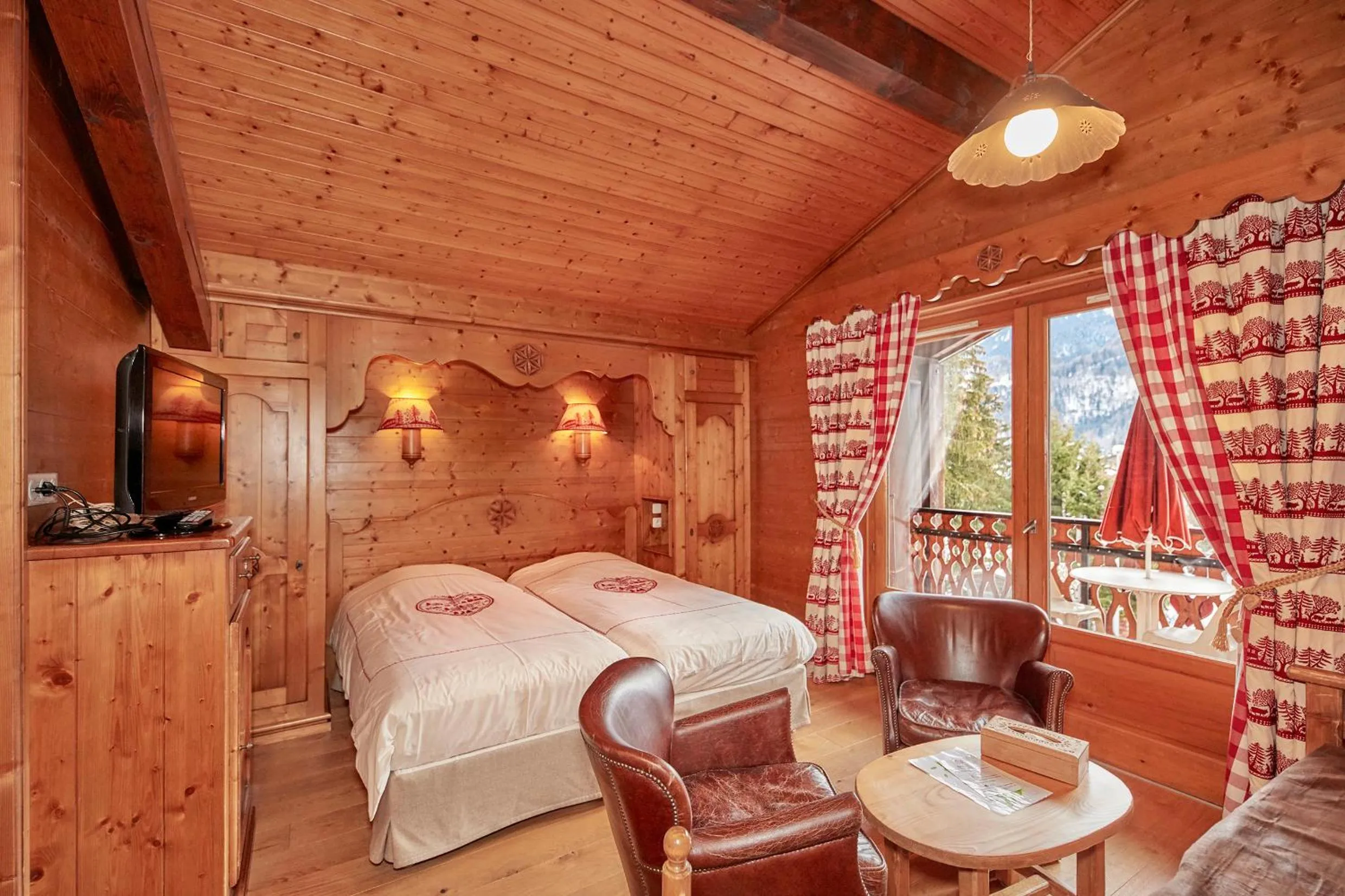 Bedroom, Bed in Chalet-Hôtel Neige et Roc, The Originals Relais