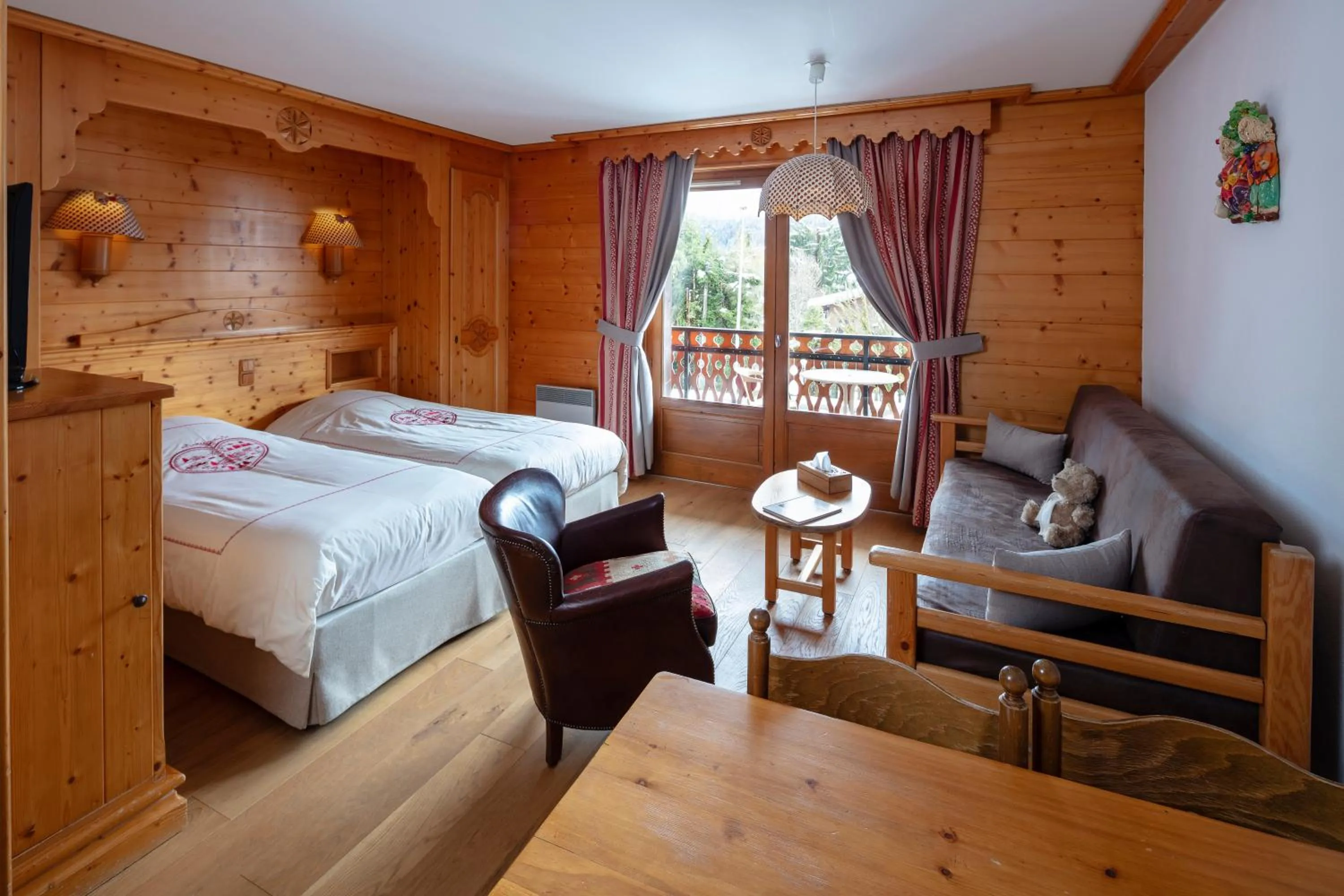 Photo of the whole room, Bed in Chalet-Hôtel Neige et Roc, The Originals Relais