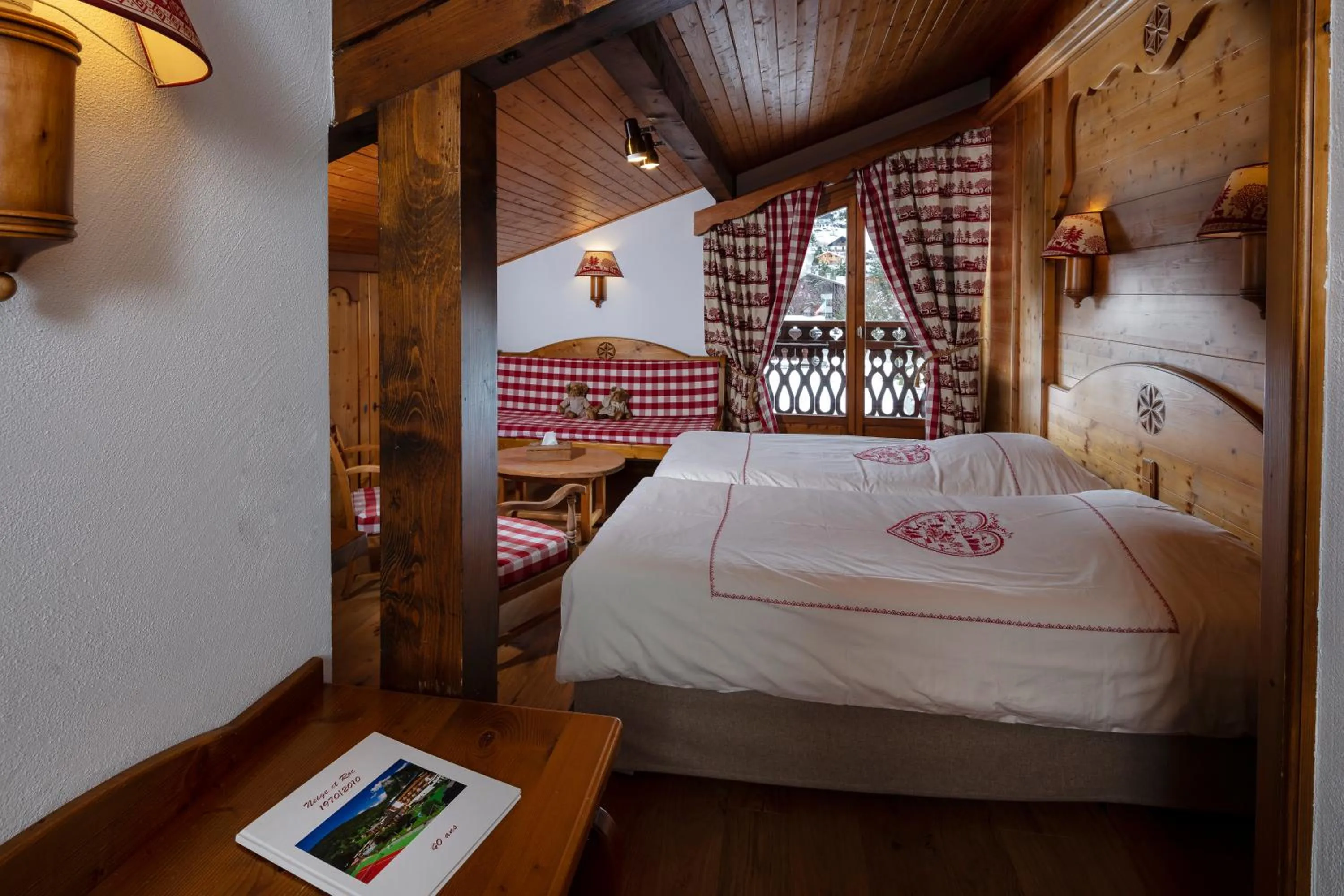 Bed in Chalet-Hôtel Neige et Roc, The Originals Relais