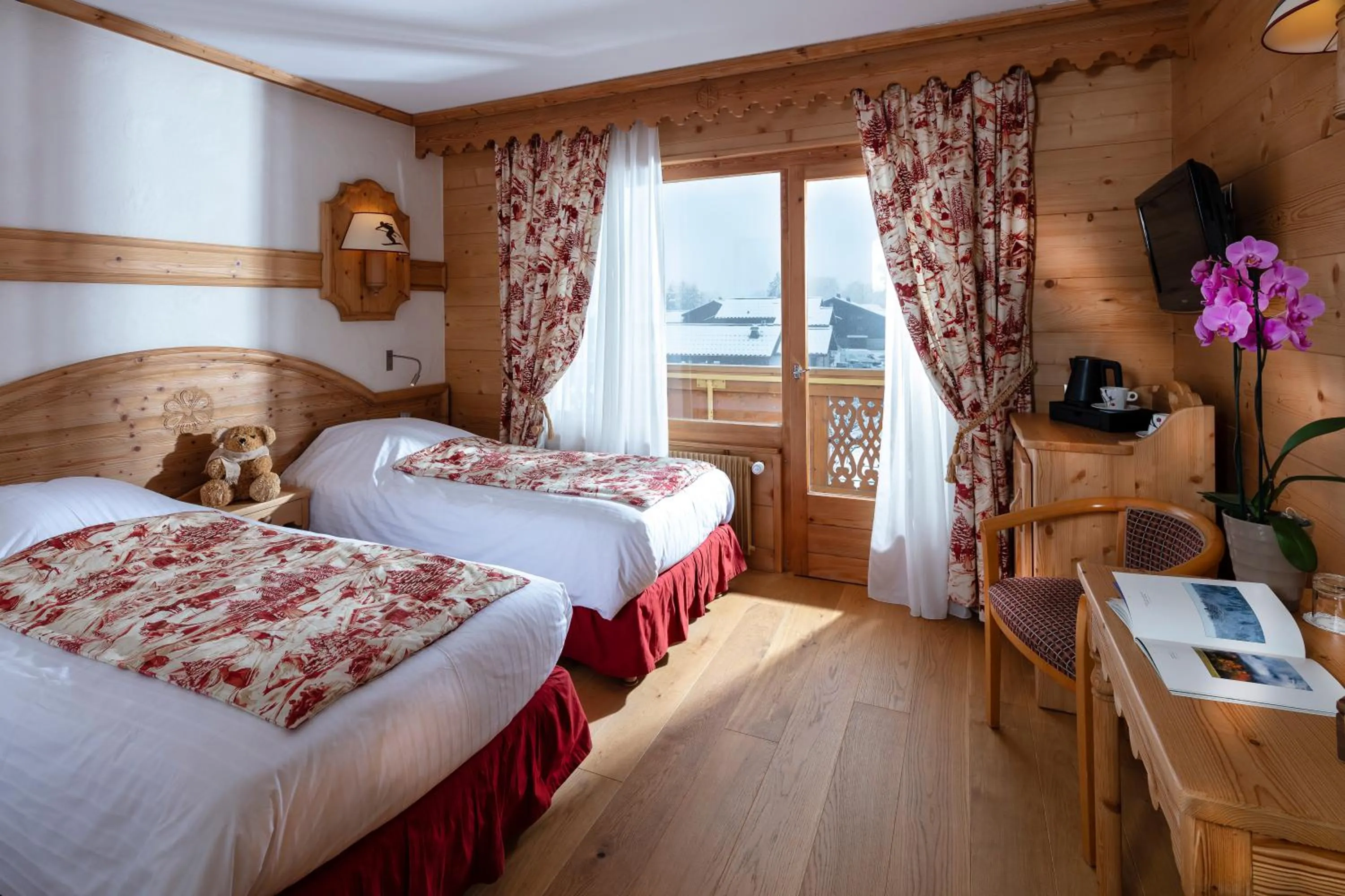 Bed in Chalet-Hôtel Neige et Roc, The Originals Relais