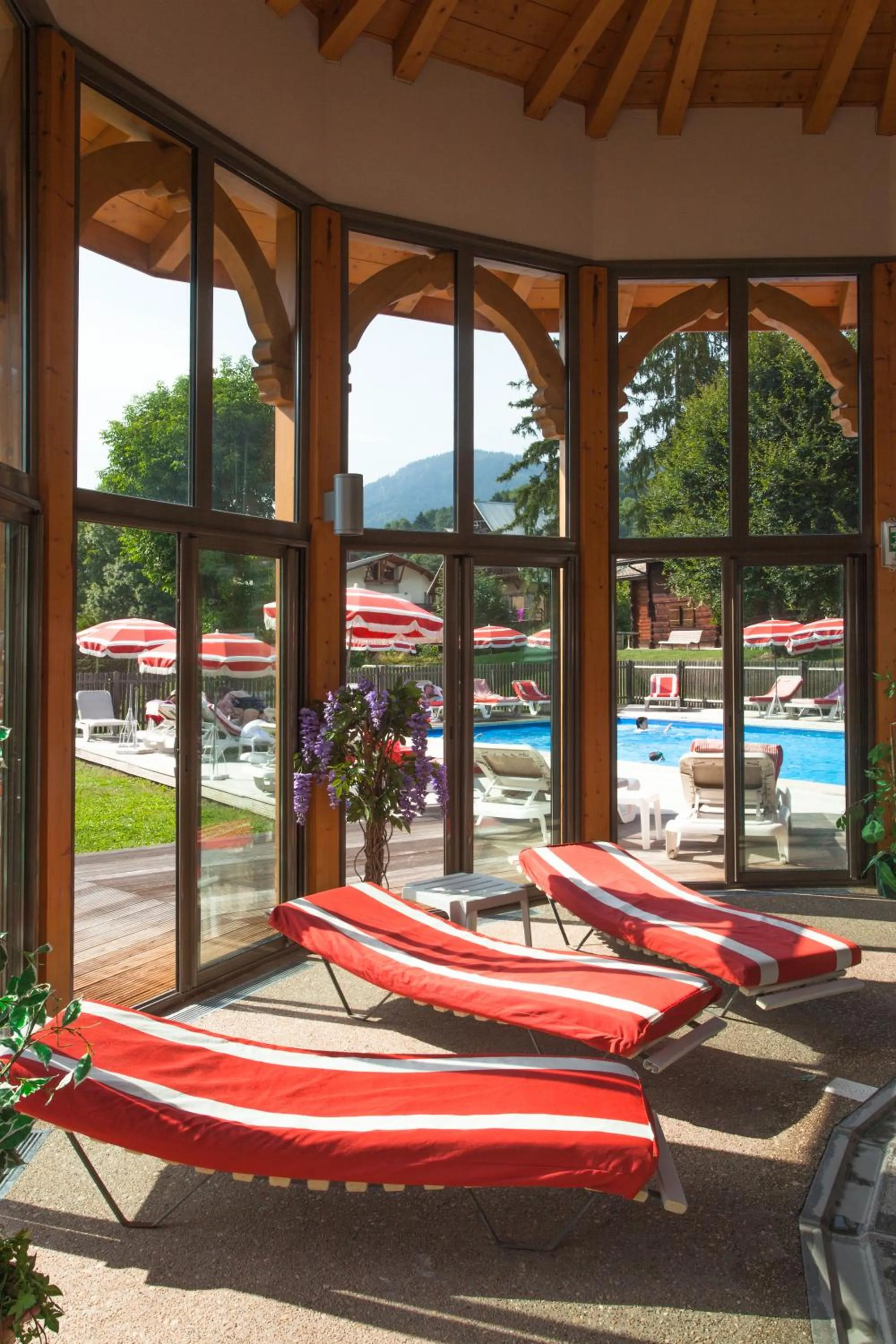 Swimming pool in Chalet-Hôtel Neige et Roc, The Originals Relais