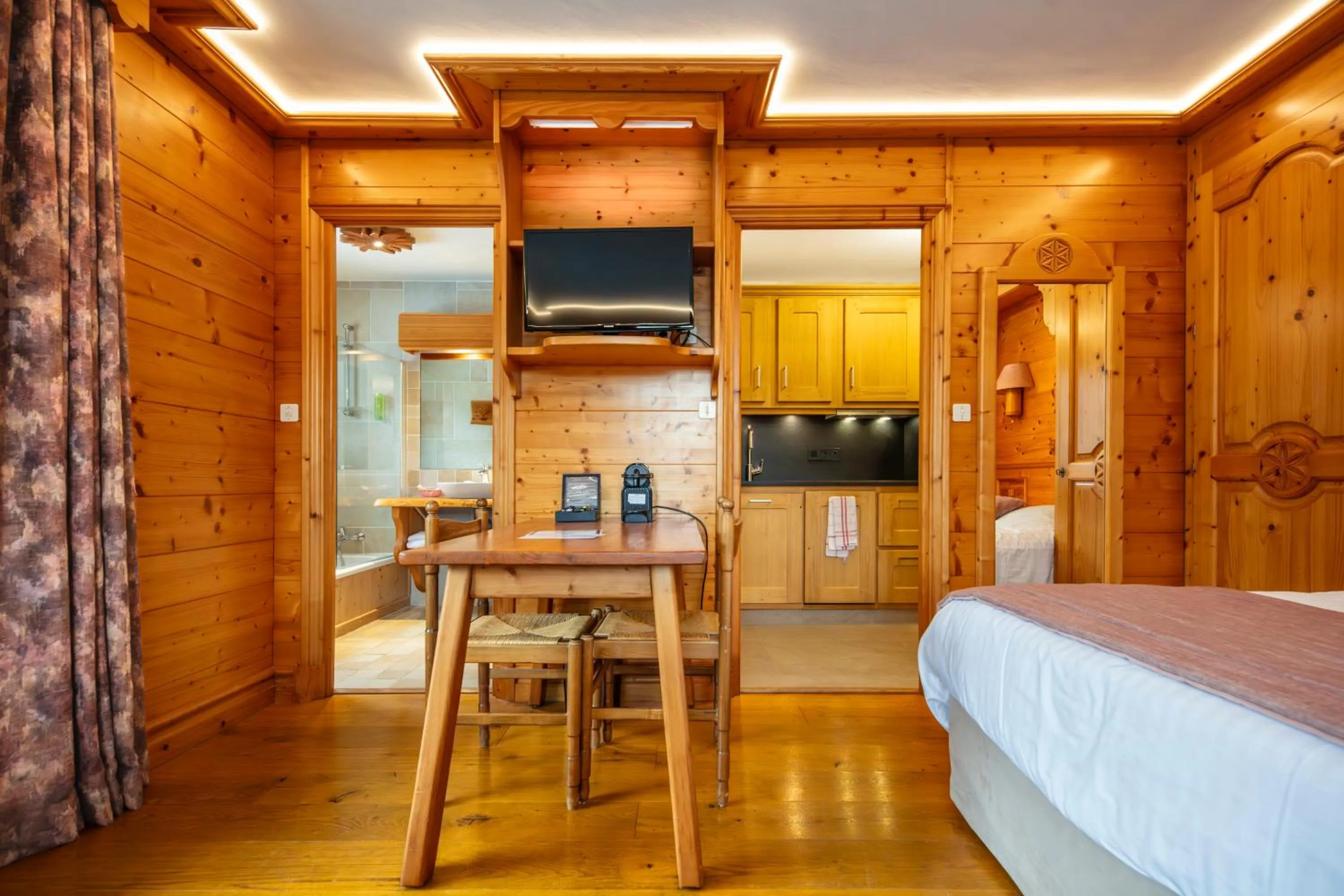 Living room, Bed in Chalet-Hôtel Neige et Roc, The Originals Relais