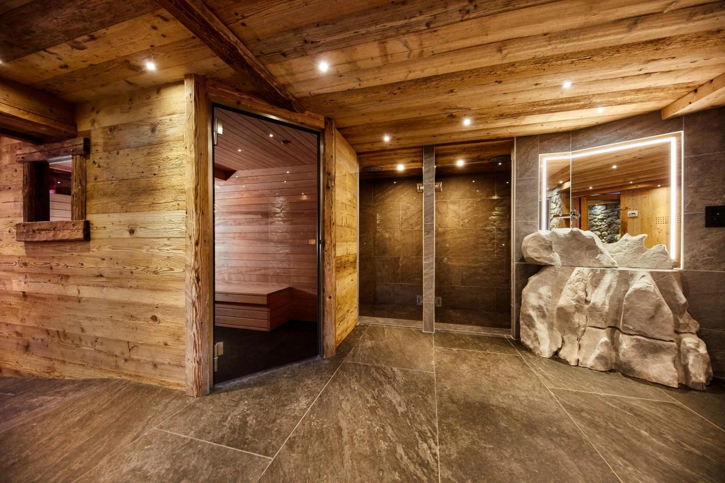 Sauna in Chalet-Hôtel Neige et Roc, The Originals Relais