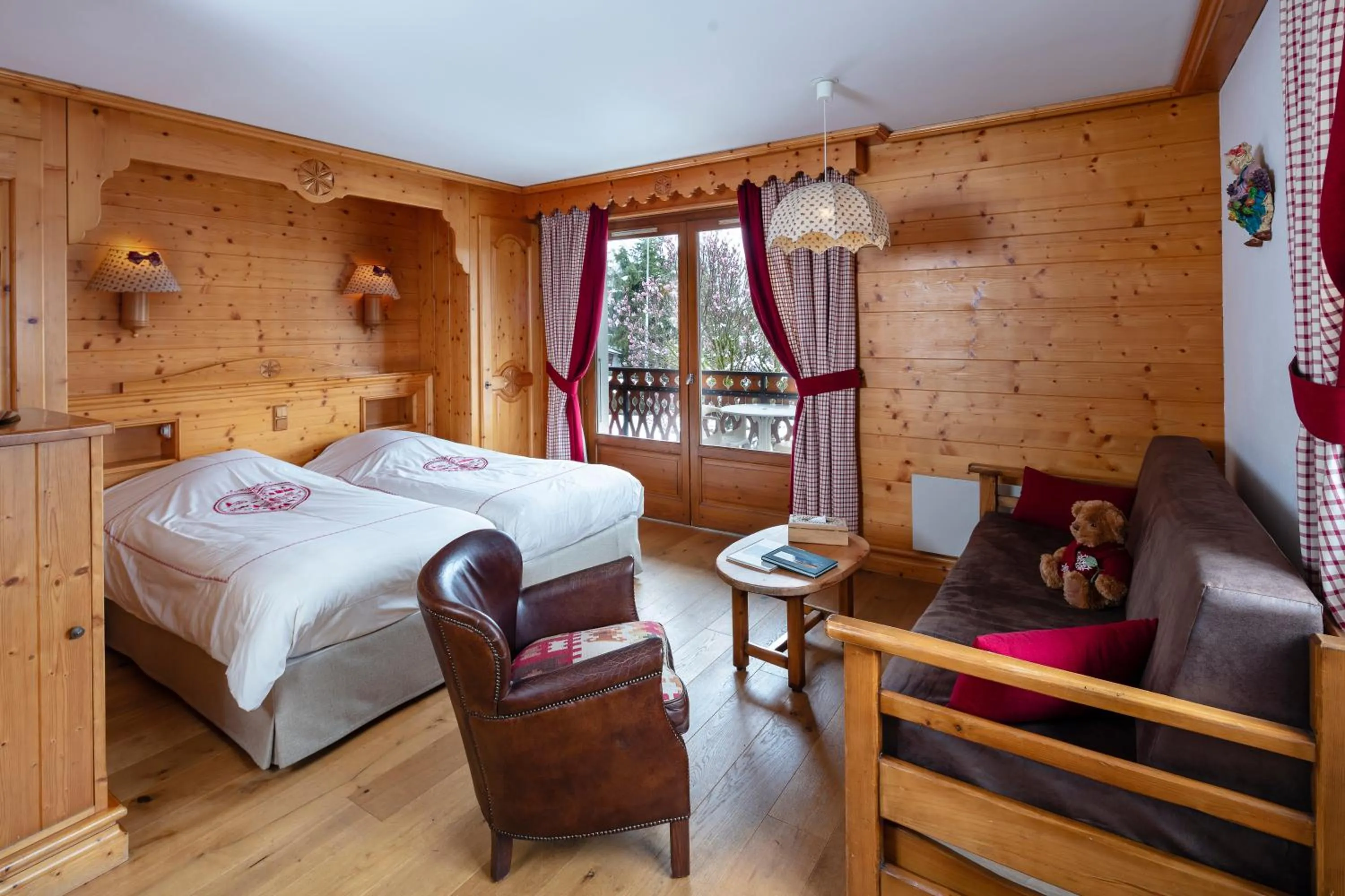 Photo of the whole room, Bed in Chalet-Hôtel Neige et Roc, The Originals Relais