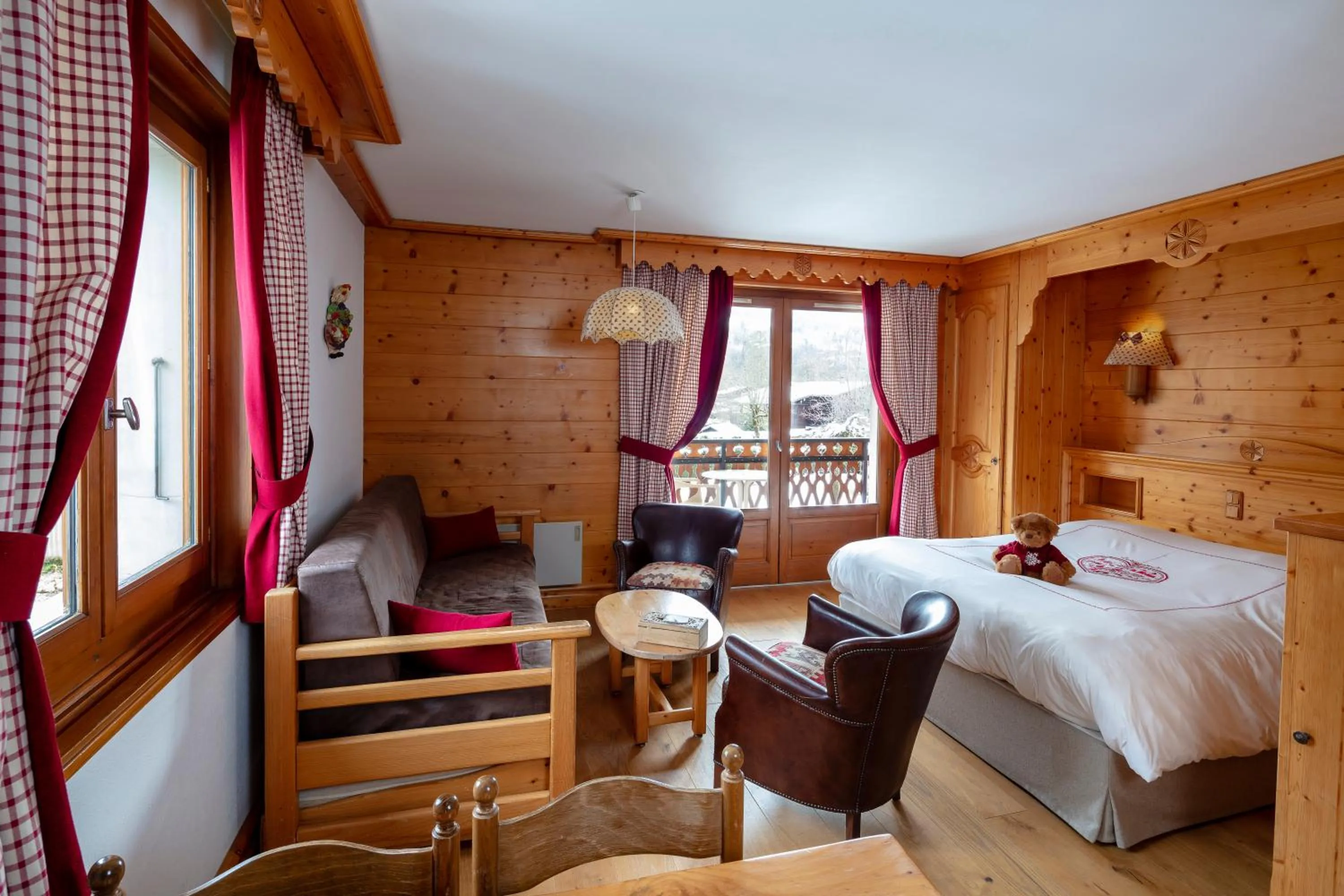 Photo of the whole room, Bed in Chalet-Hôtel Neige et Roc, The Originals Relais