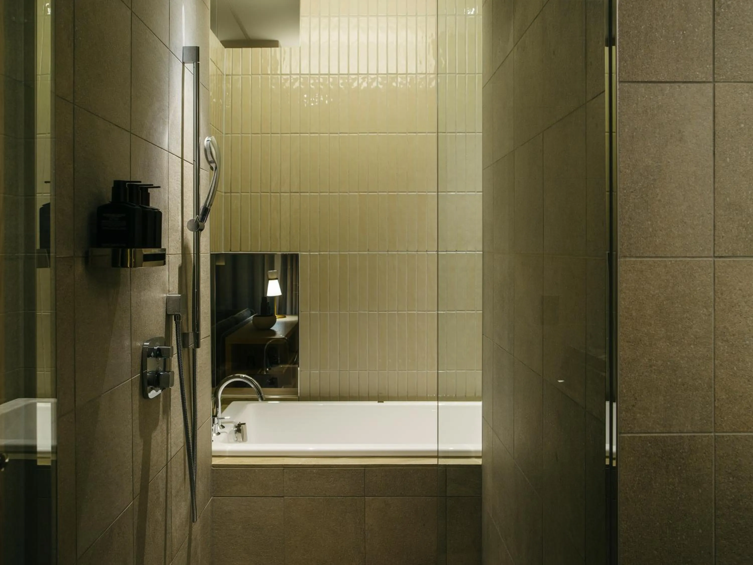 Shower in Zentis Osaka