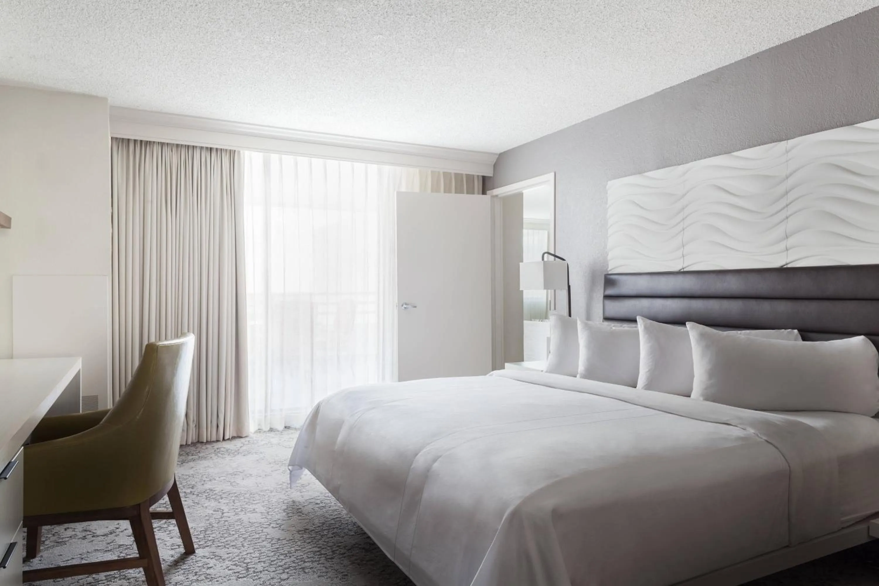 Bedroom, Bed in Fort Lauderdale Marriott North