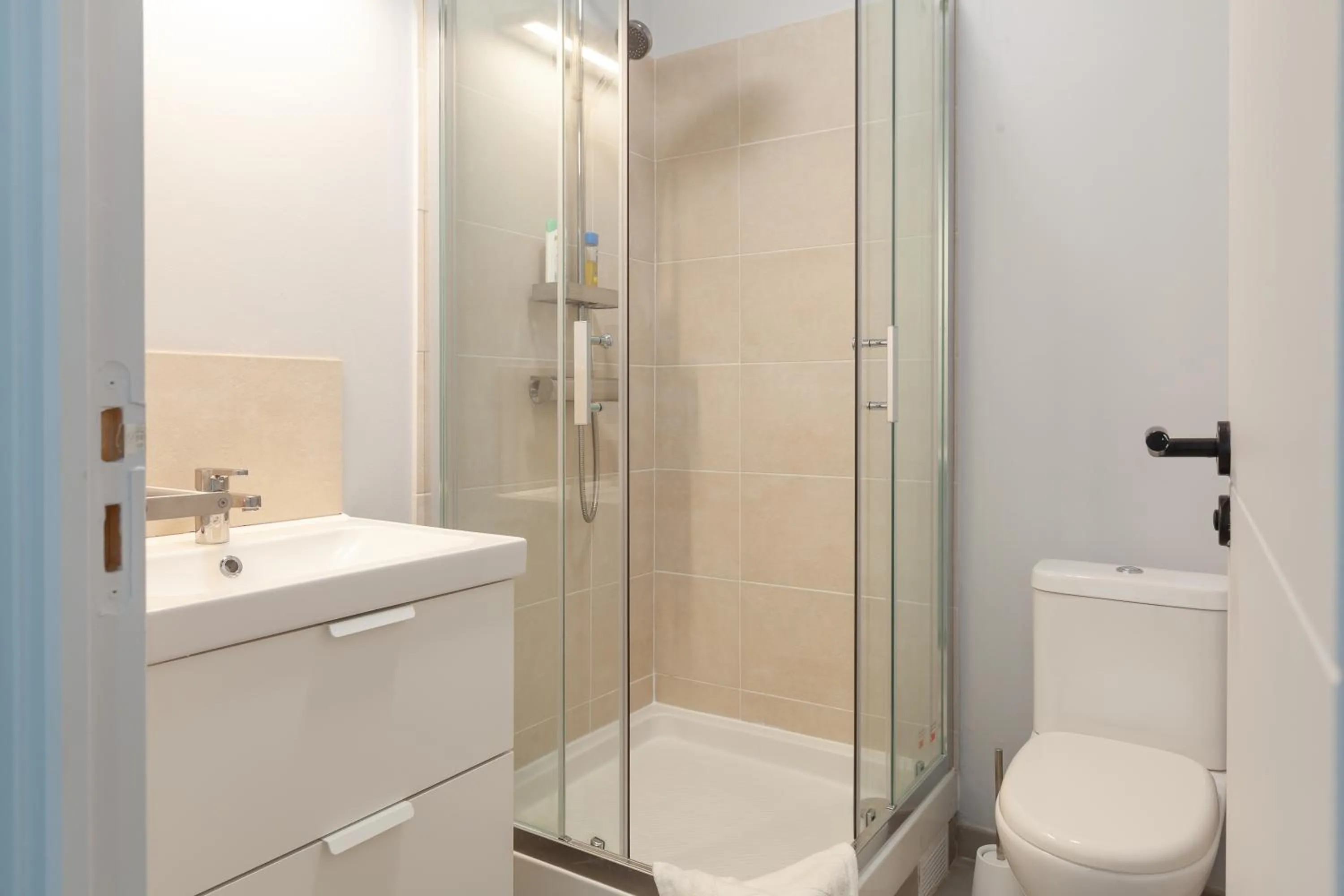 Bathroom in SeaCove & SeaSide Villas, classées 4 étoiles