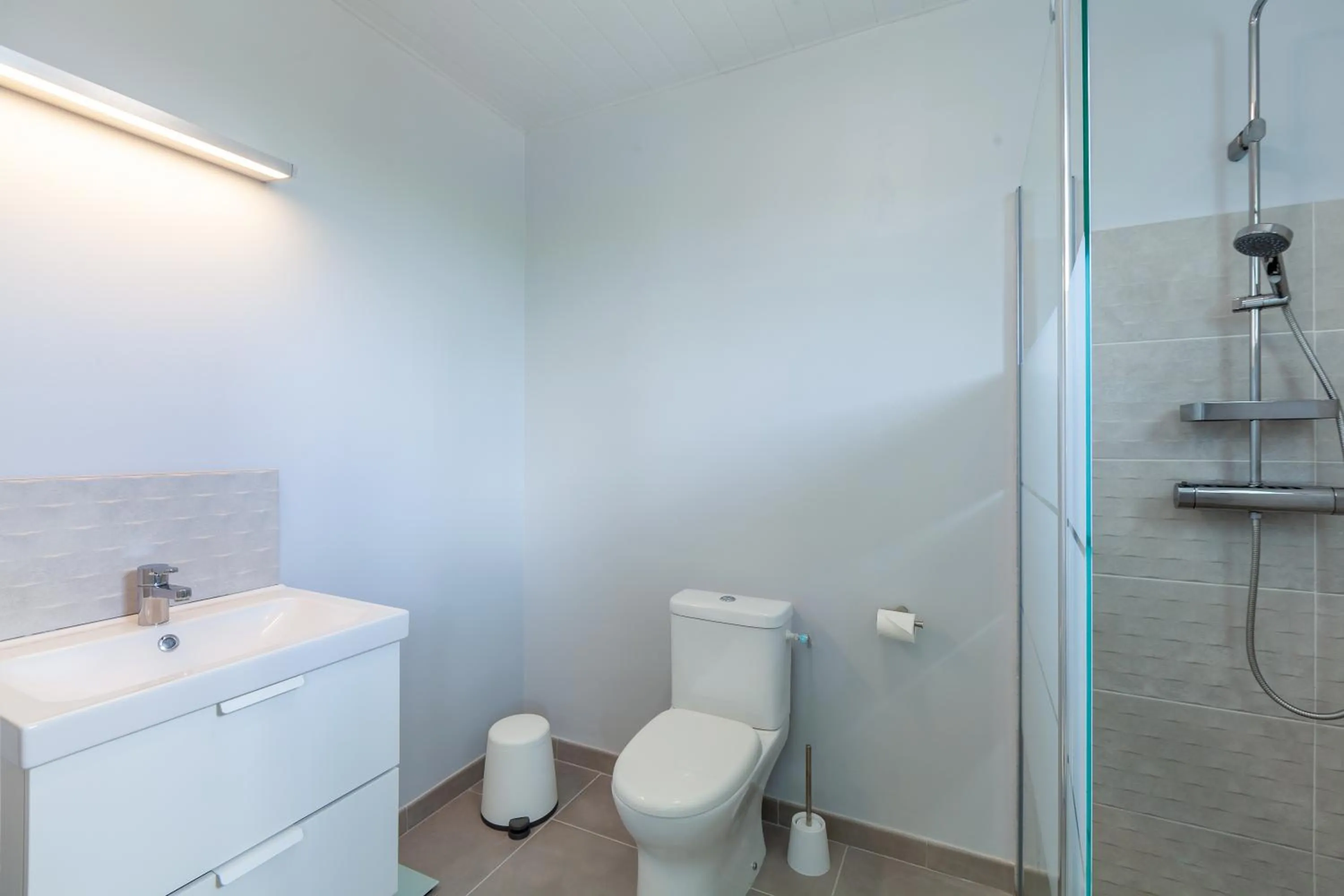Bathroom in SeaCove & SeaSide Villas, classées 4 étoiles