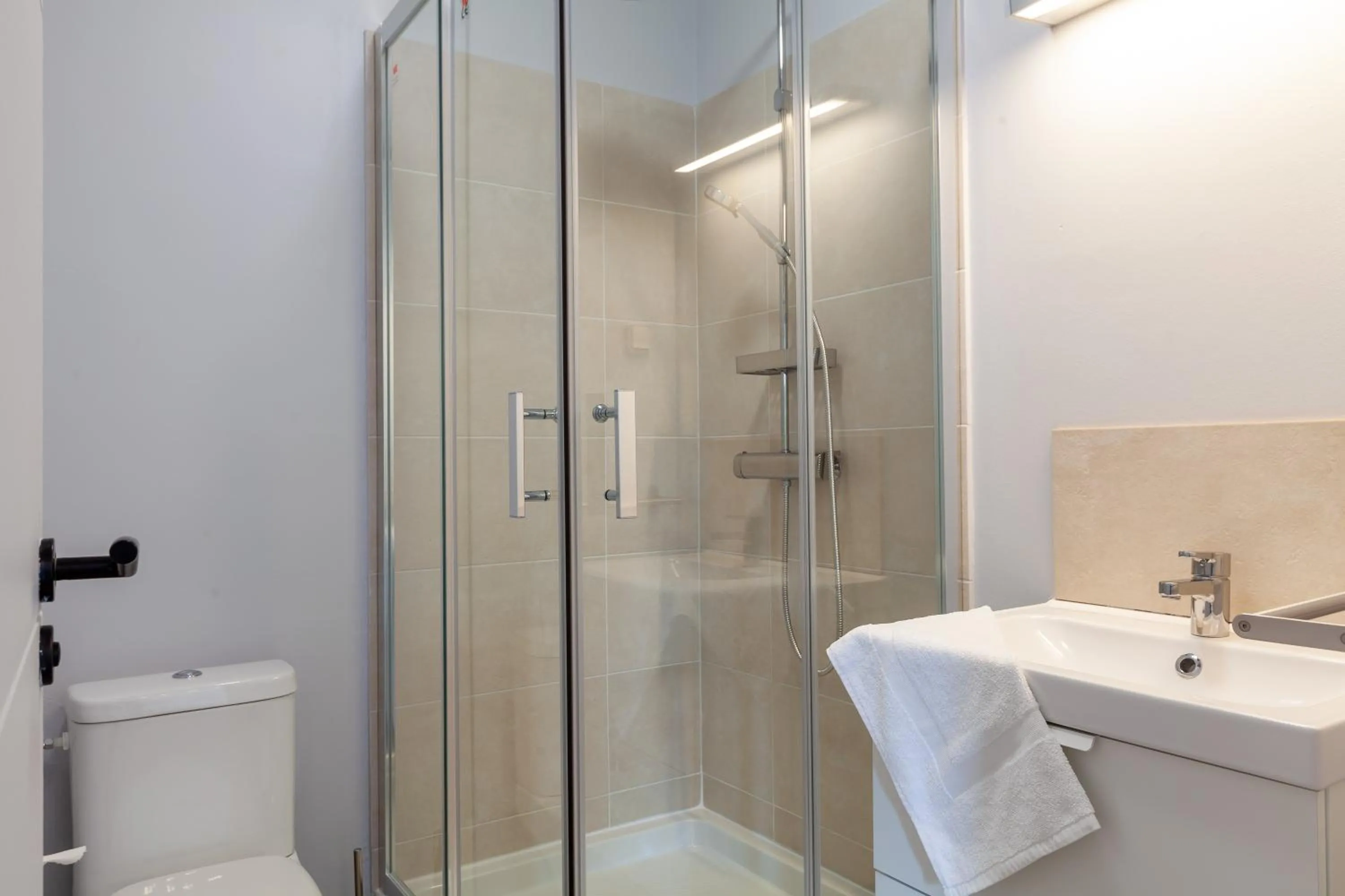 Bathroom in SeaCove & SeaSide Villas, classées 4 étoiles