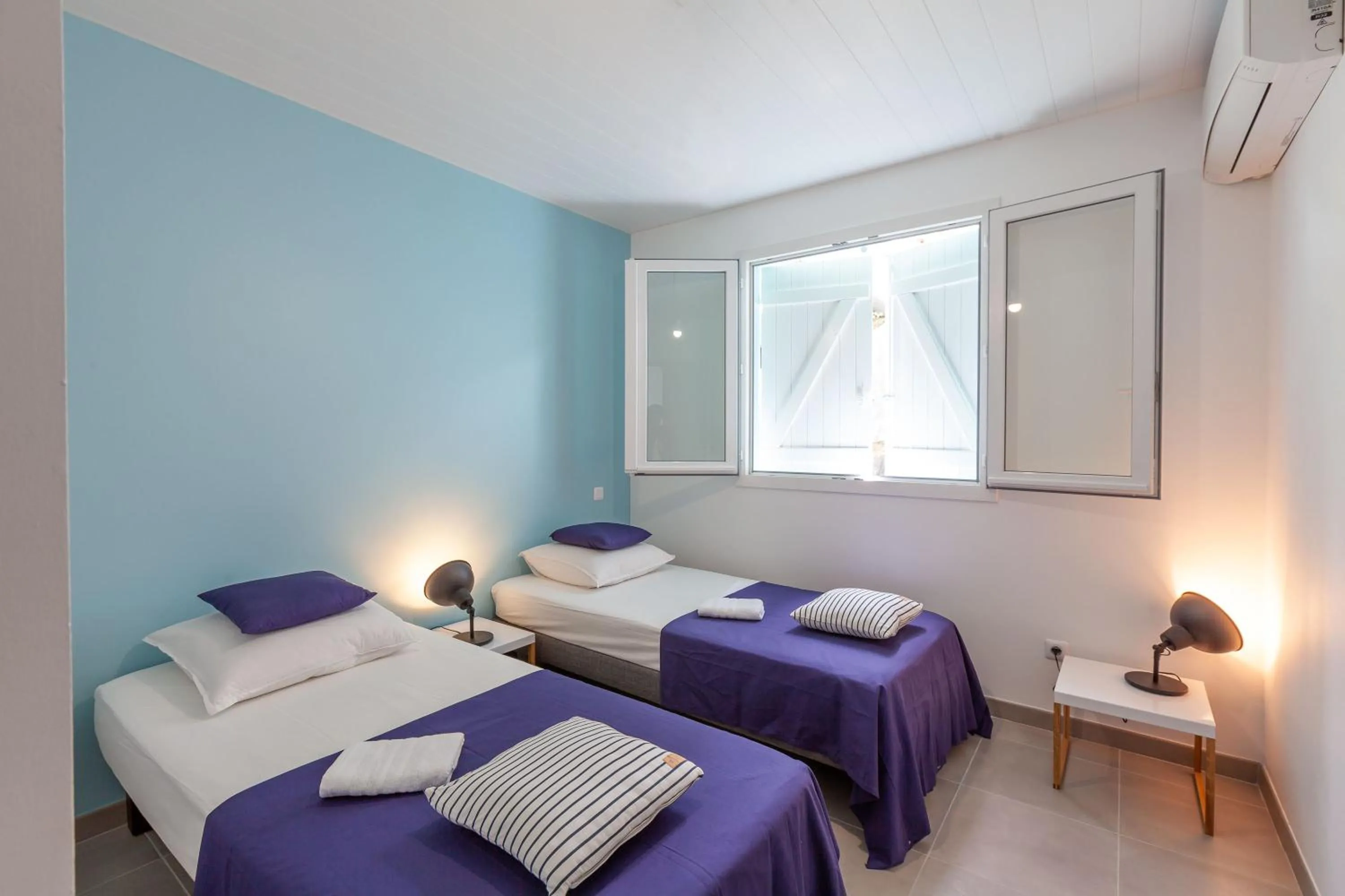 Property building, Bed in SeaCove & SeaSide Villas, classées 4 étoiles