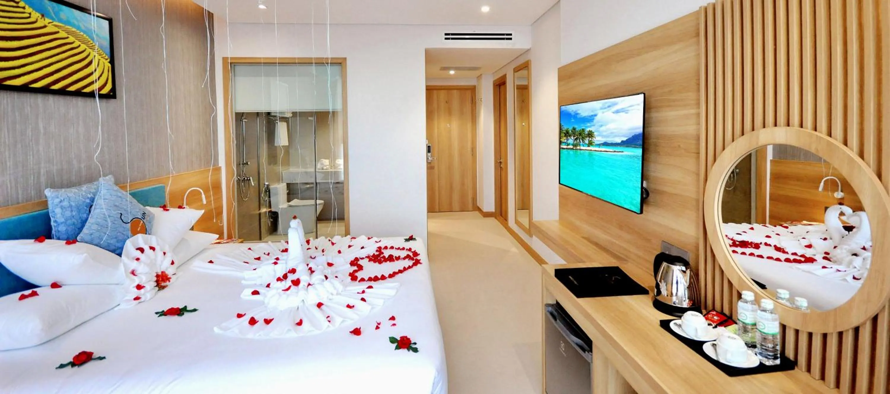 Photo of the whole room, Bed in Sun Kiss Hotel