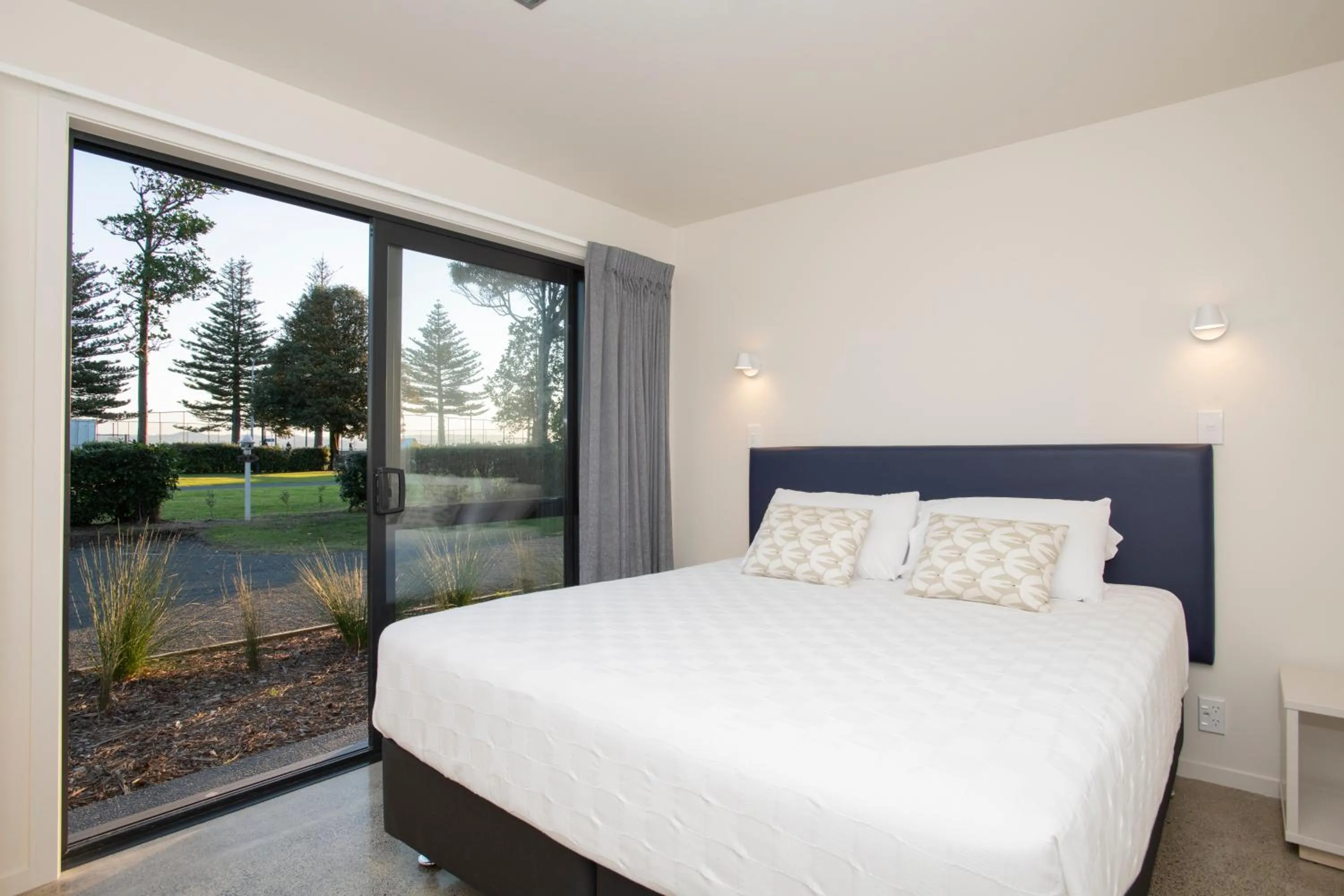 Property building, Bed in Waikanae Beach Ocean View Apartments