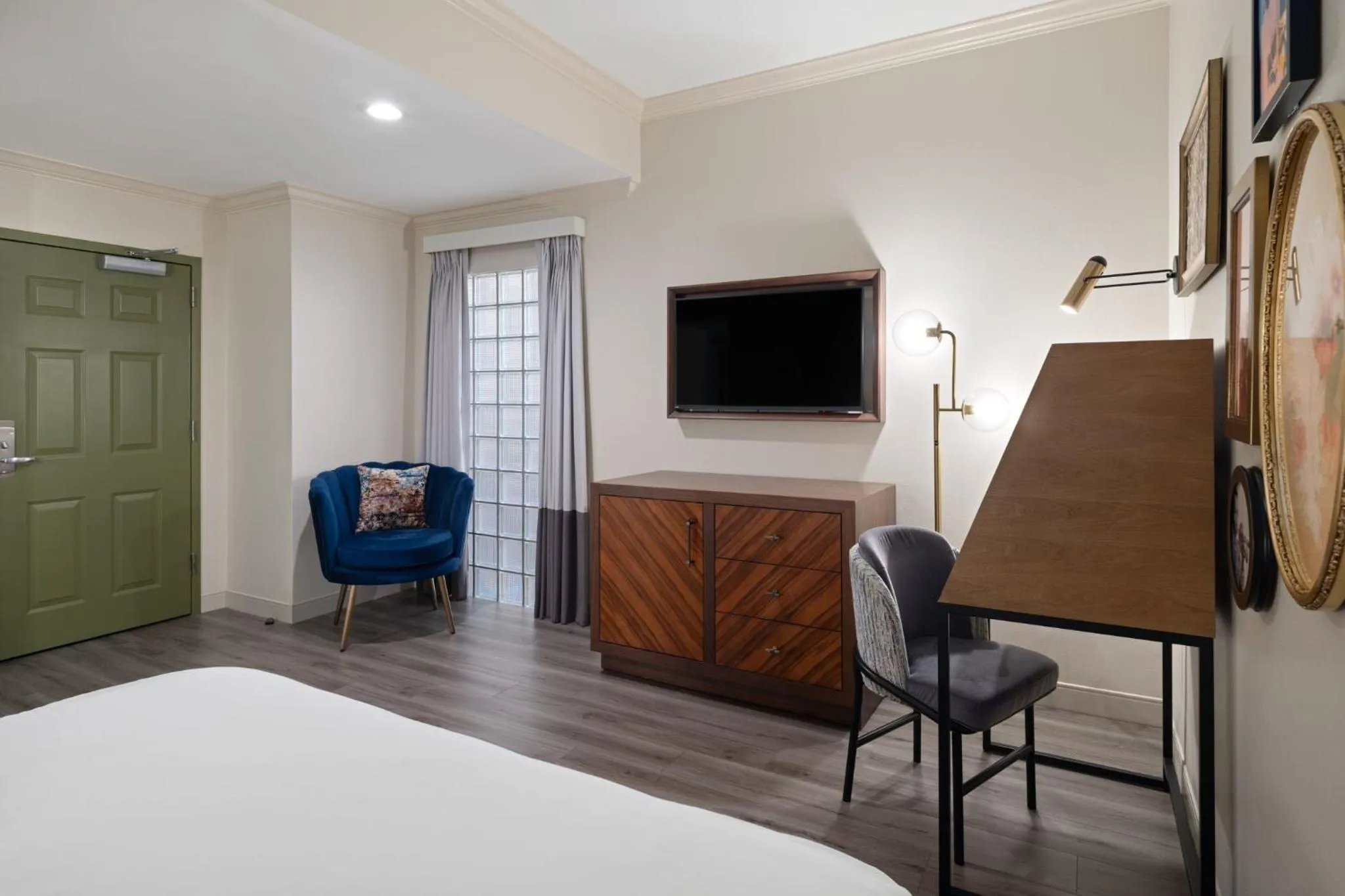 Photo of the whole room, Bed in Hotel Indigo New Orleans - French Quarter by IHG