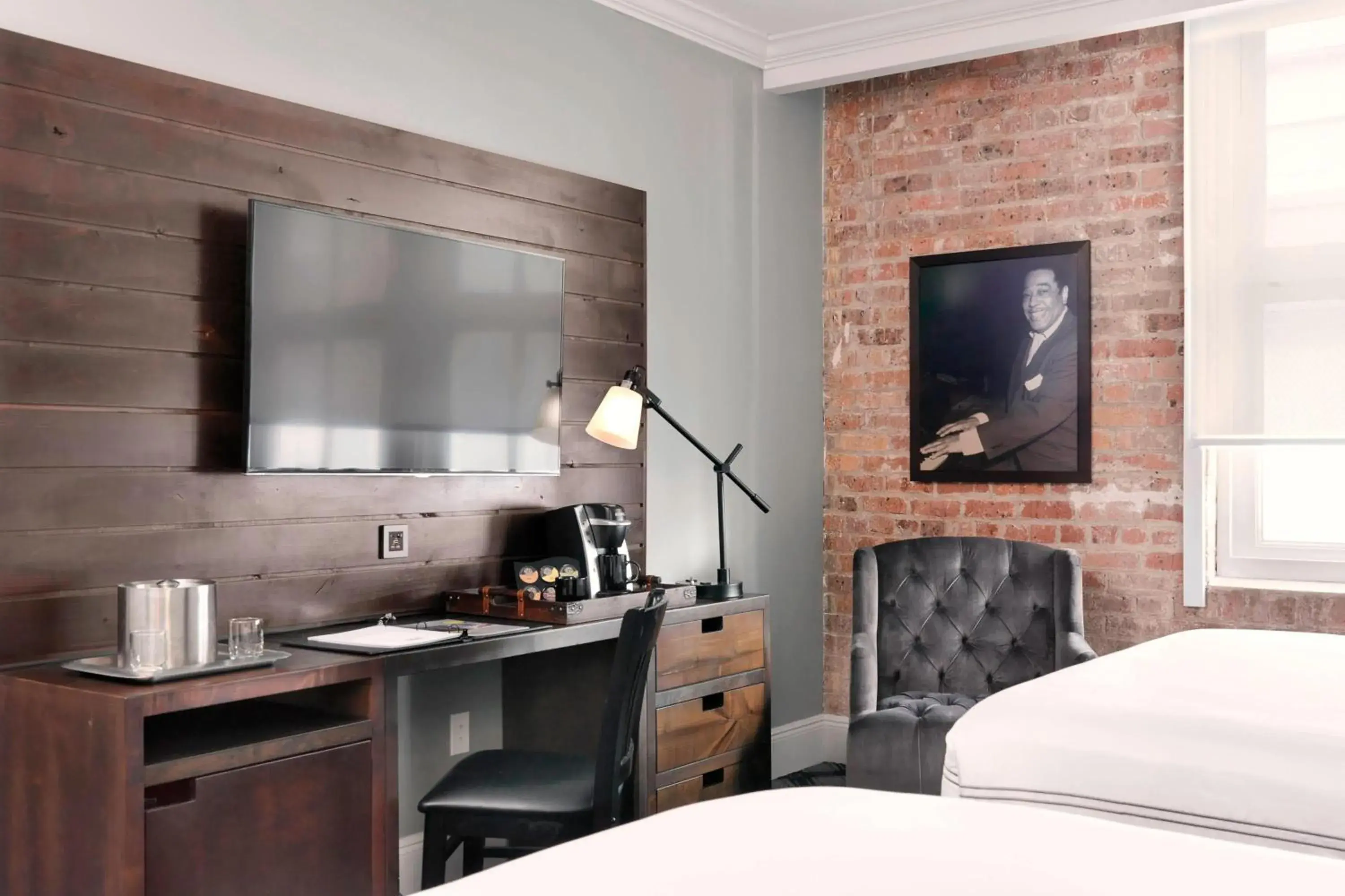 Photo of the whole room, Bed in Q&C Hotel and Bar New Orleans, Autograph Collection Photo of the whole room, Bed in Q&C Hotel and Bar New Orleans, Autograph Collection