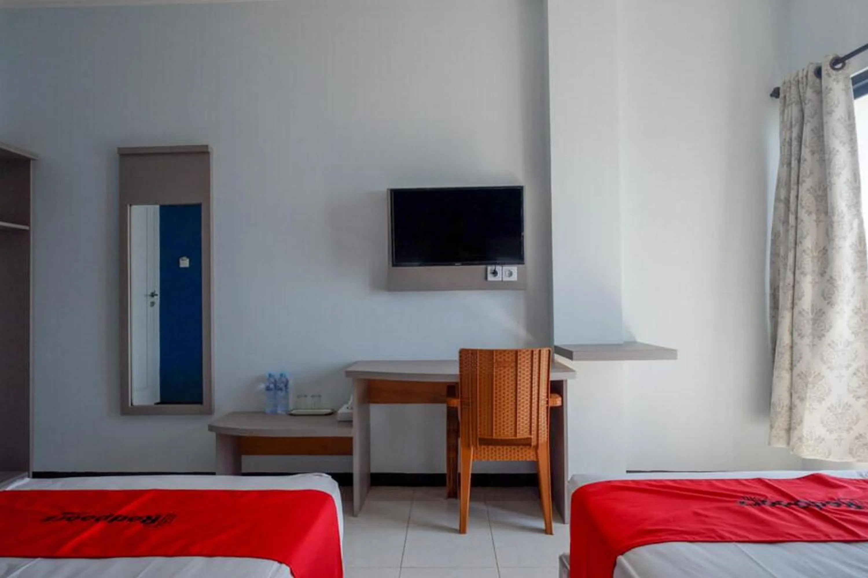 Bedroom in RedDoorz Plus Syariah @ Hotel Boulevard Luwuk