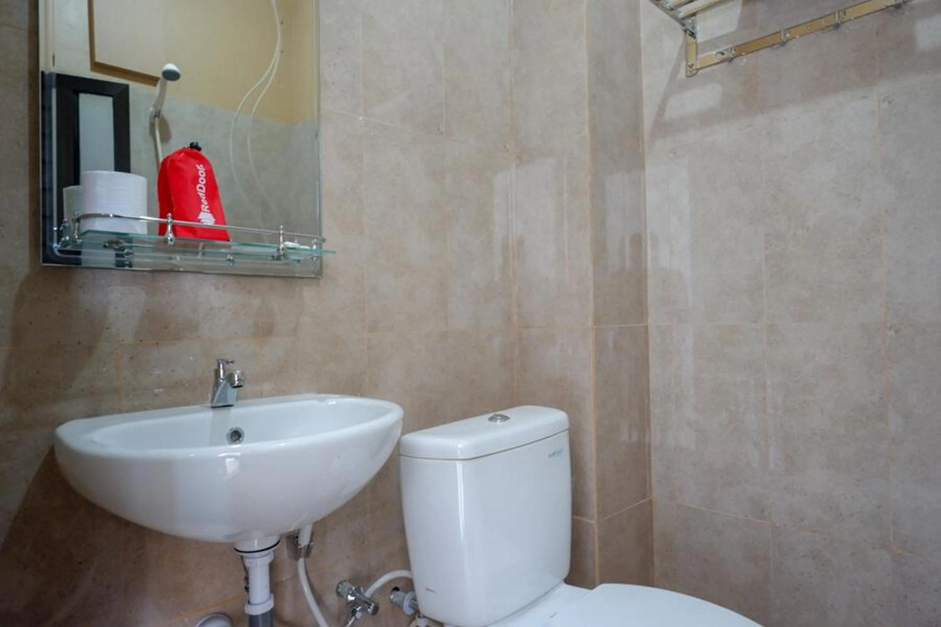 Bathroom in RedDoorz Plus Syariah @ Hotel Boulevard Luwuk