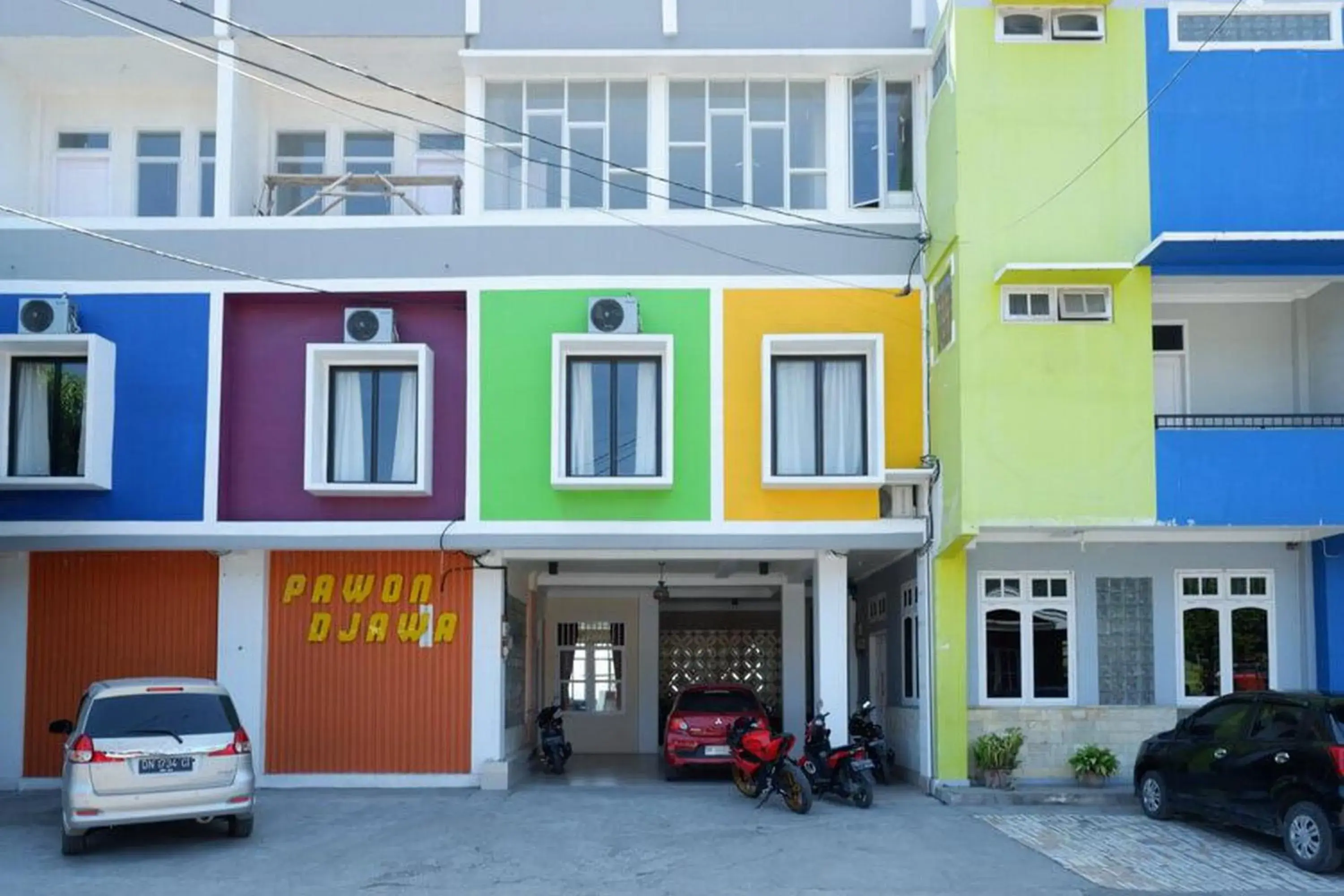 Facade/entrance in RedDoorz Plus Syariah @ Hotel Boulevard Luwuk Facade/entrance in RedDoorz Plus Syariah @ Hotel Boulevard Luwuk