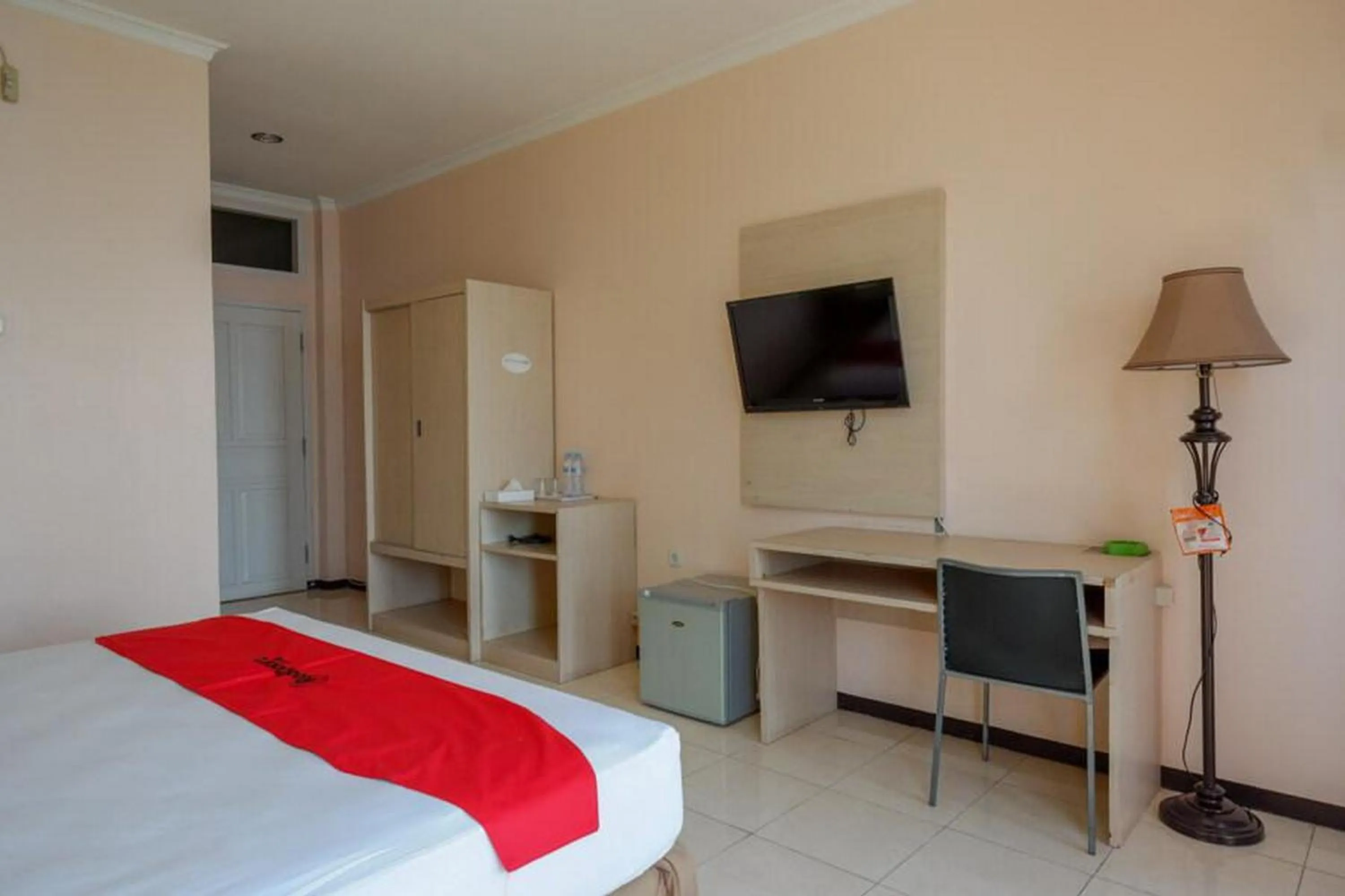 Bedroom in RedDoorz Plus Syariah @ Hotel Boulevard Luwuk