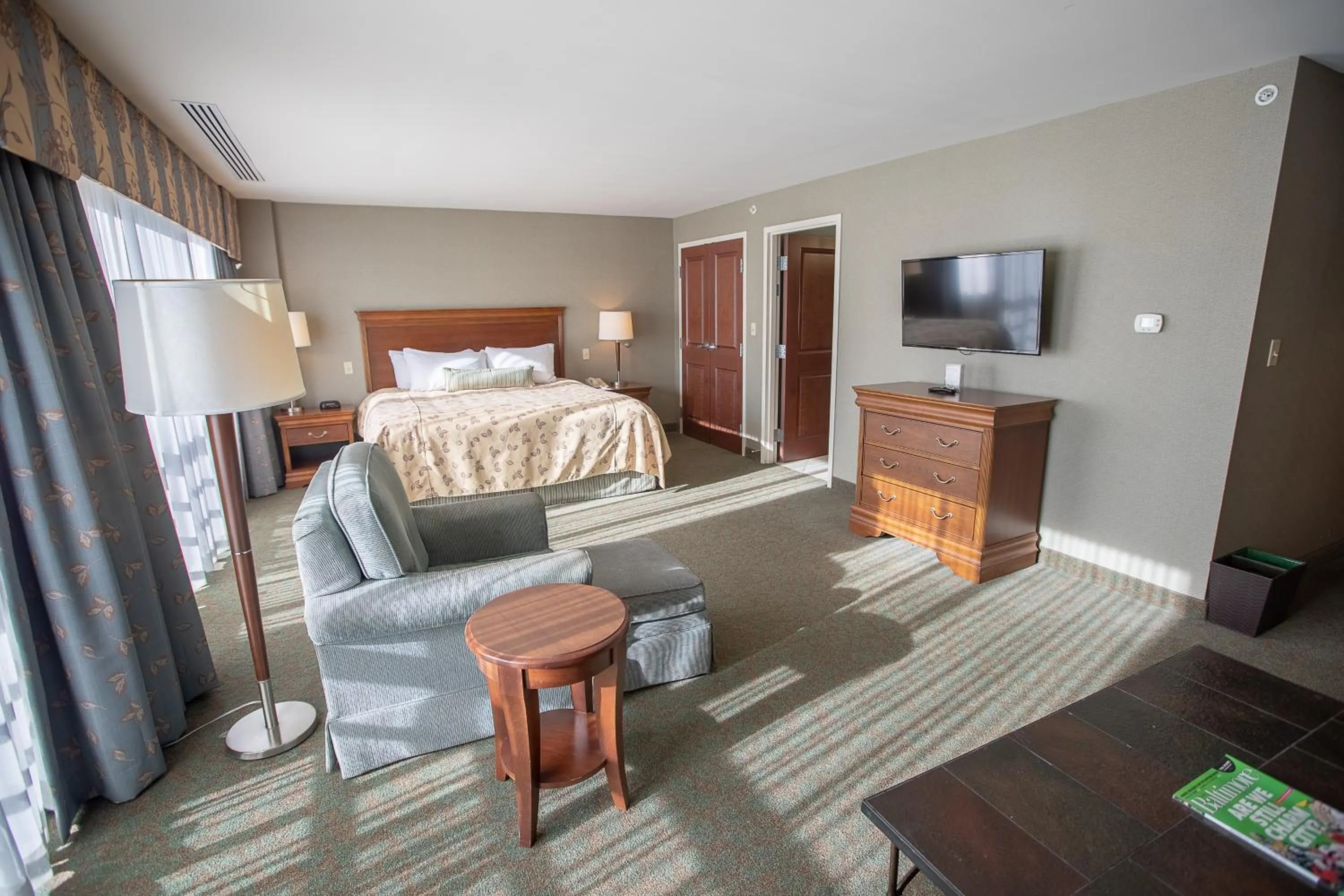 Photo of the whole room, Bed in Turf Valley Resort