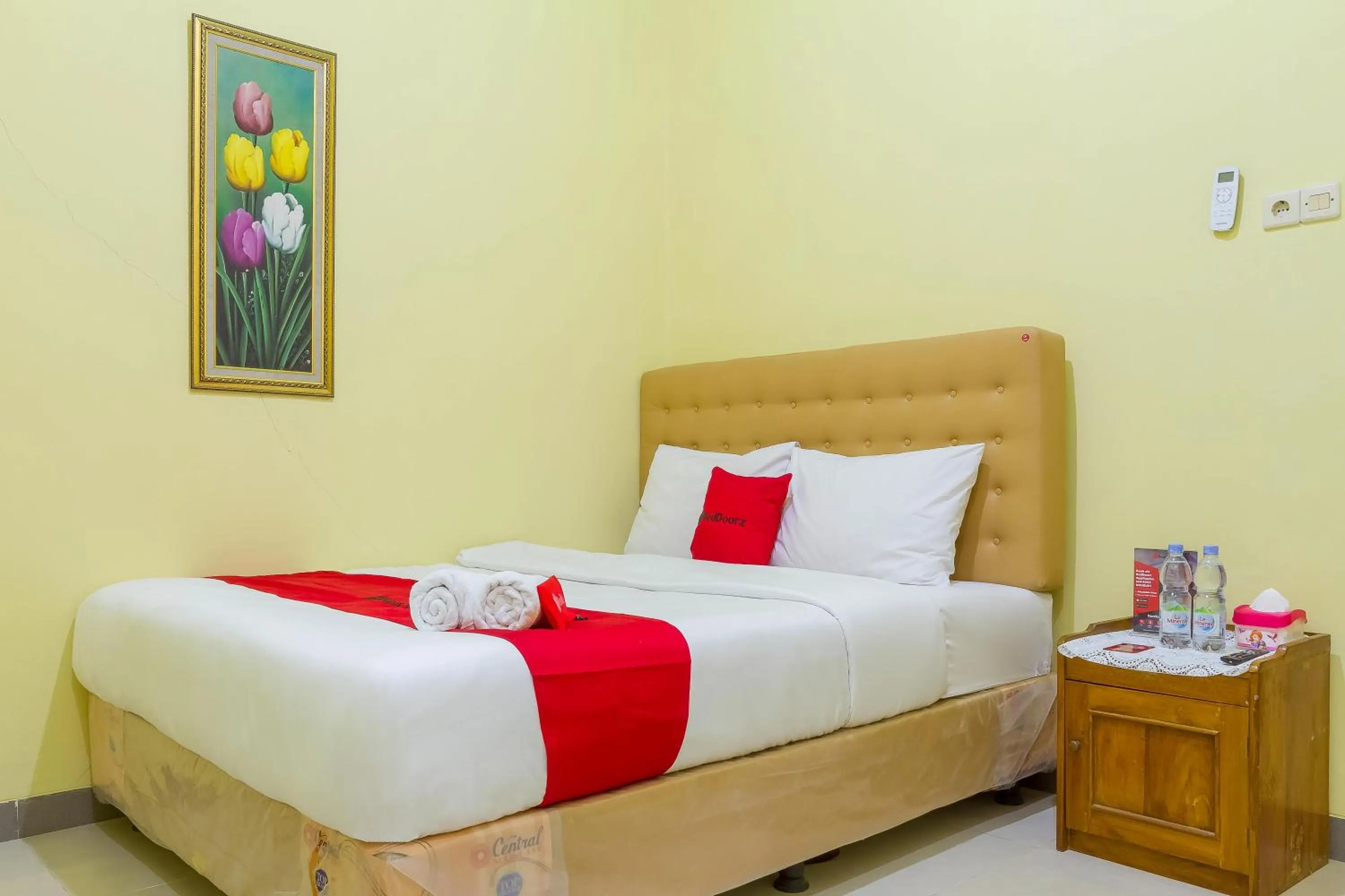 Bed in RedDoorz Syariah @ Puri Kalijaga Street