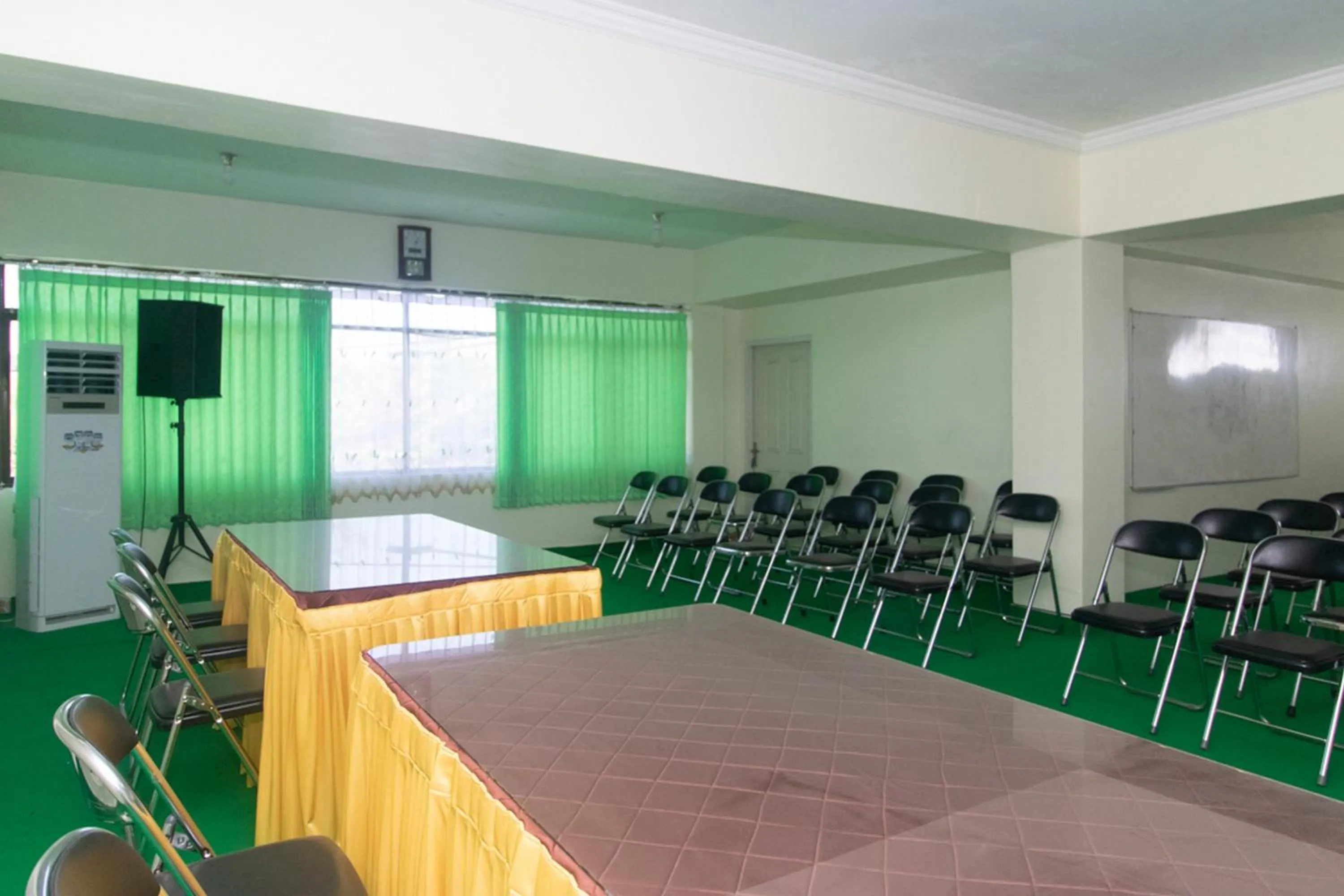 Meeting/conference room in RedDoorz @ Frans Seda Kupang