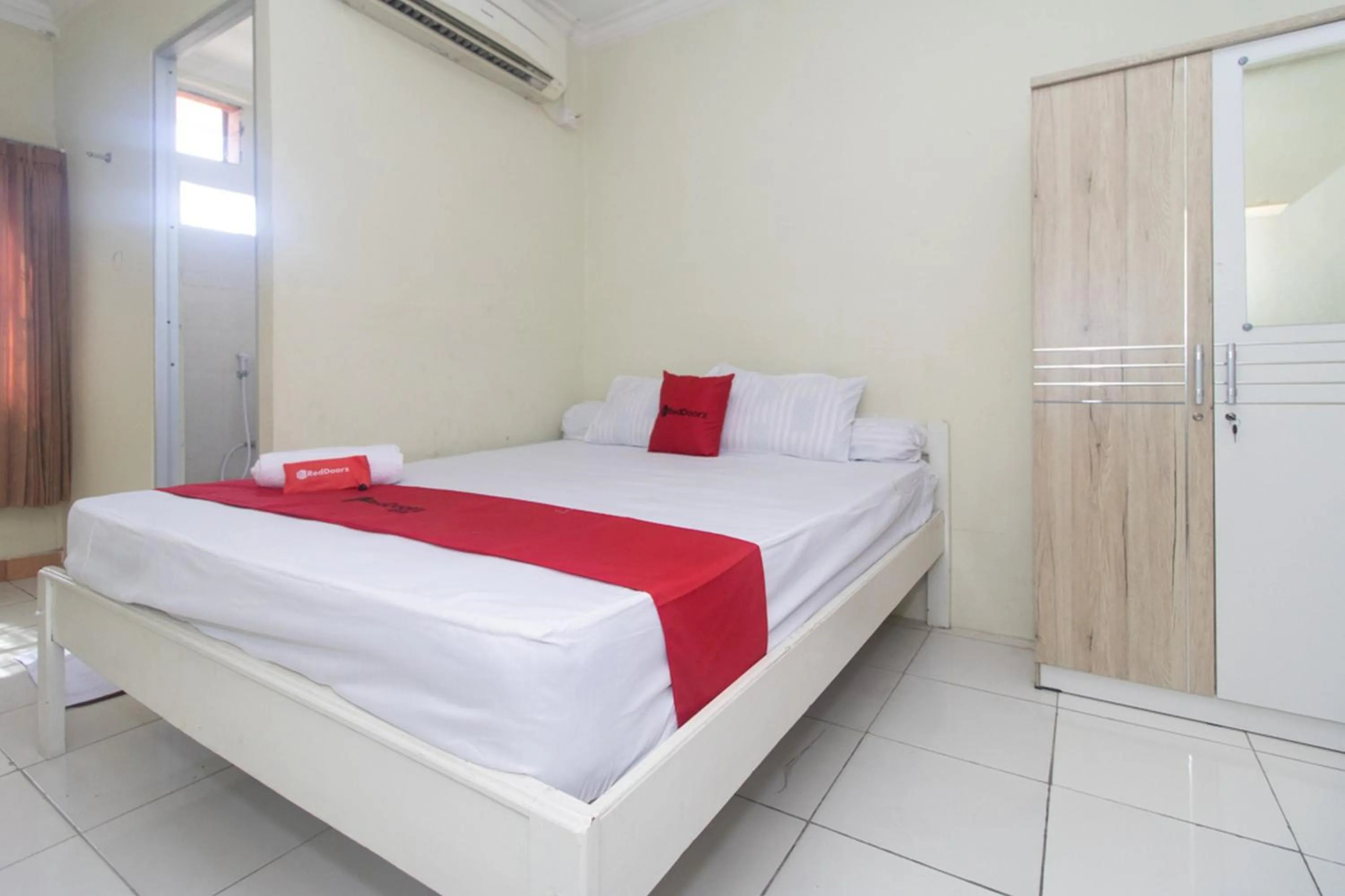 Bed in RedDoorz @ Frans Seda Kupang