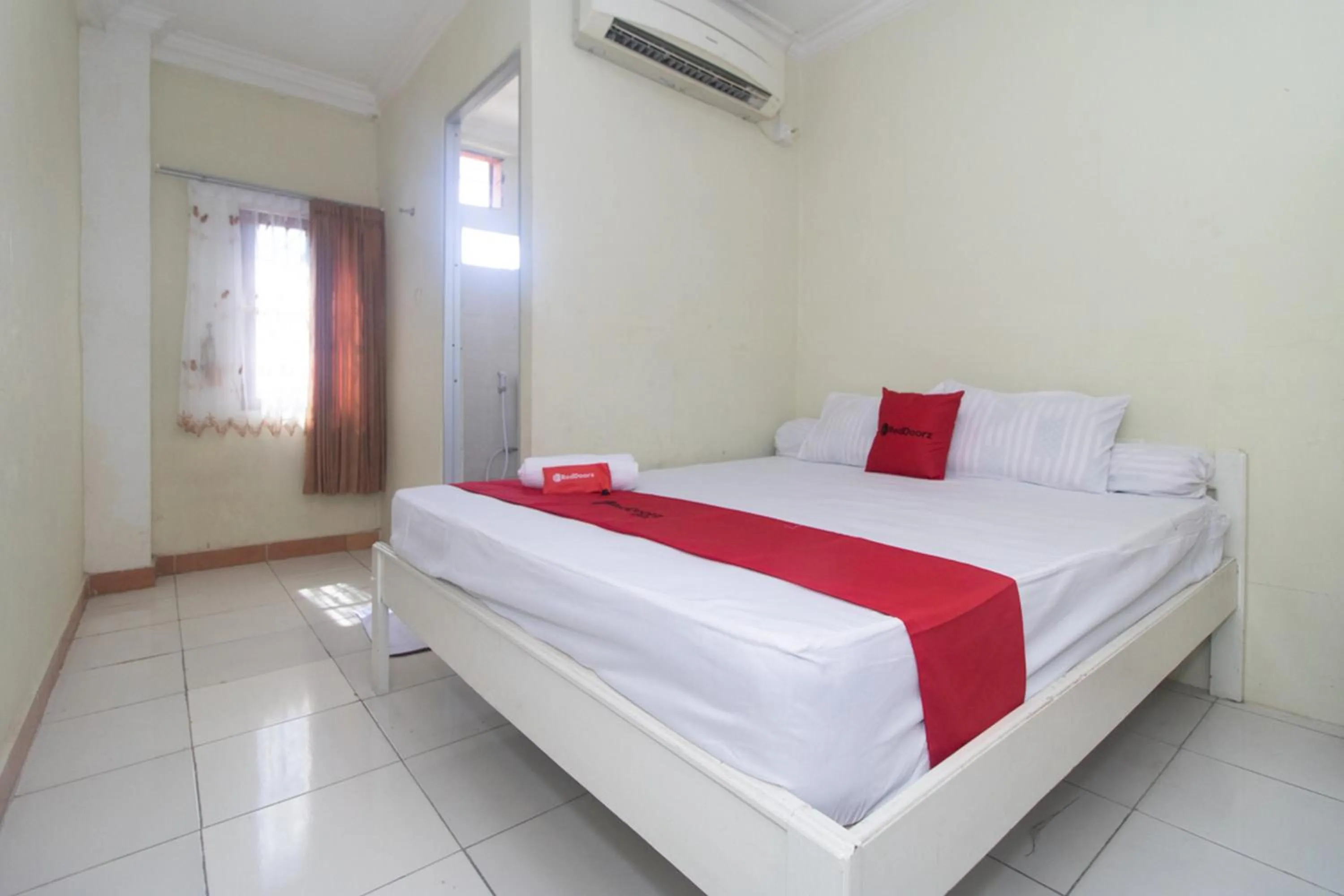 Bed in RedDoorz @ Frans Seda Kupang