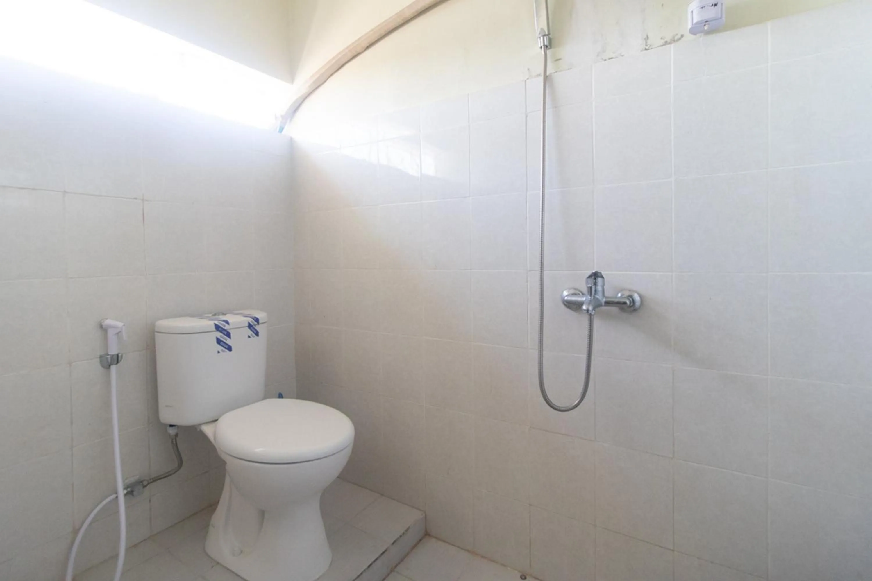 Bathroom in RedDoorz @ Frans Seda Kupang