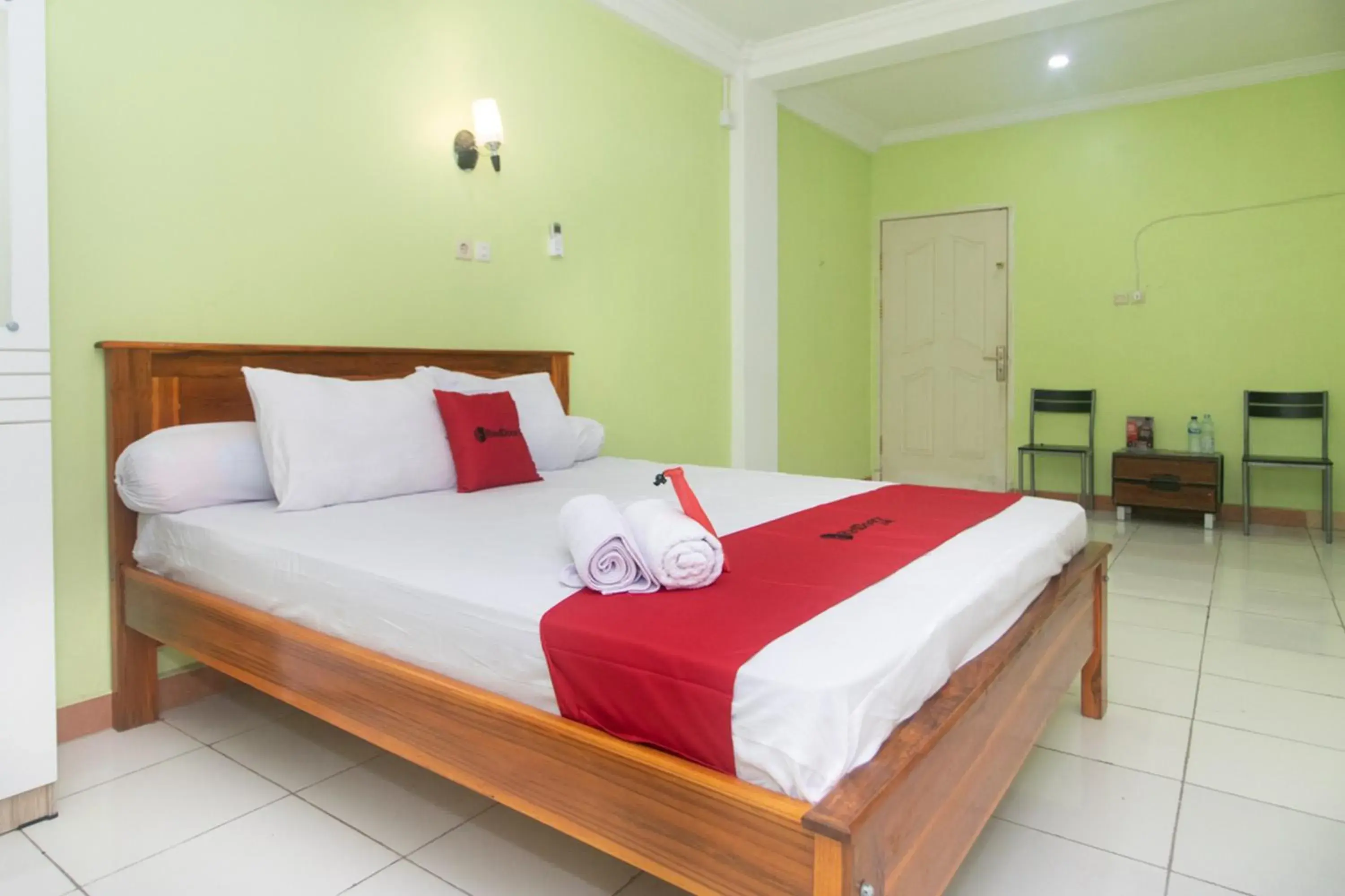 Bed in RedDoorz @ Frans Seda Kupang Bed in RedDoorz @ Frans Seda Kupang