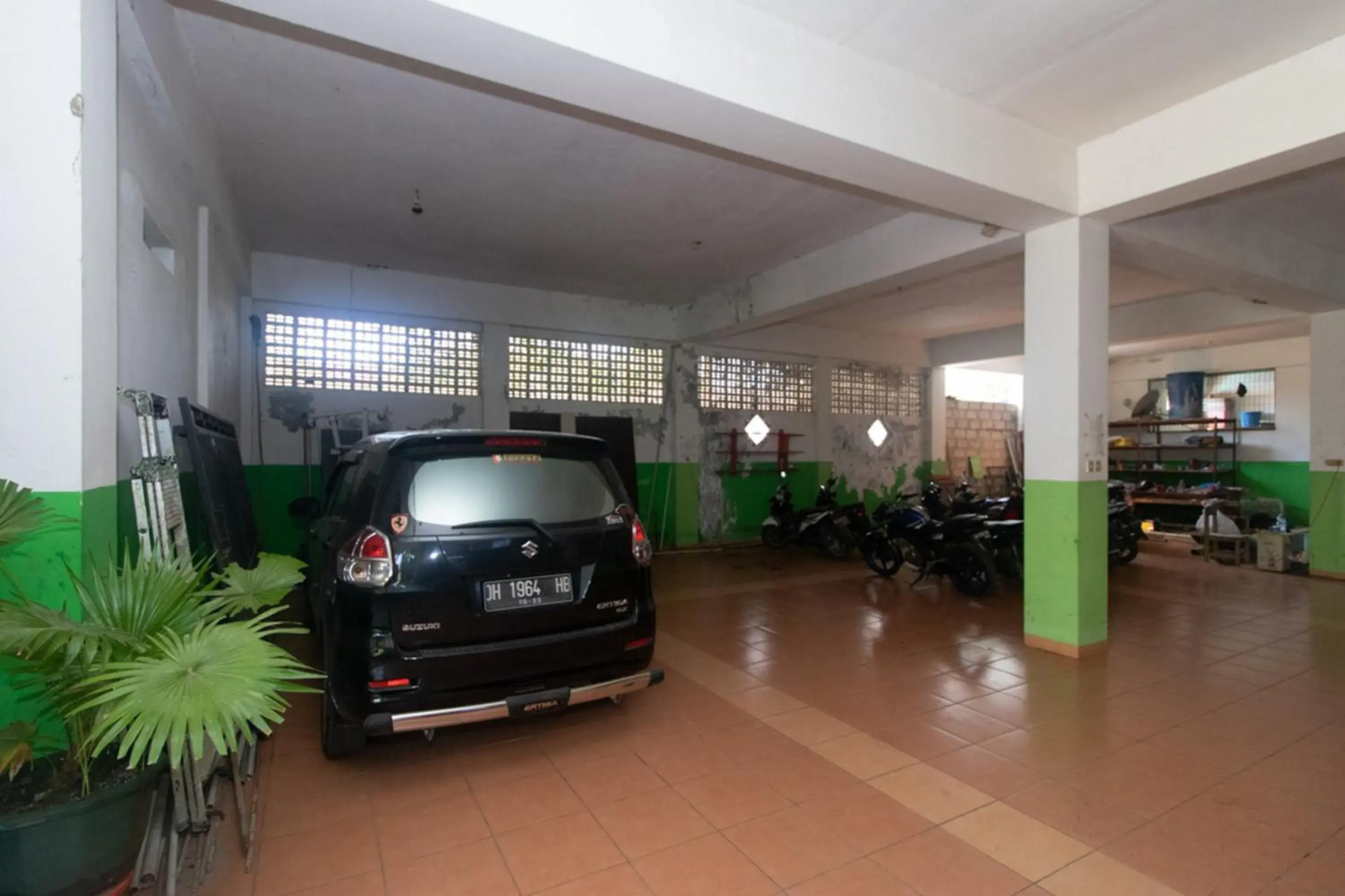 Facade/entrance in RedDoorz @ Frans Seda Kupang Facade/entrance in RedDoorz @ Frans Seda Kupang