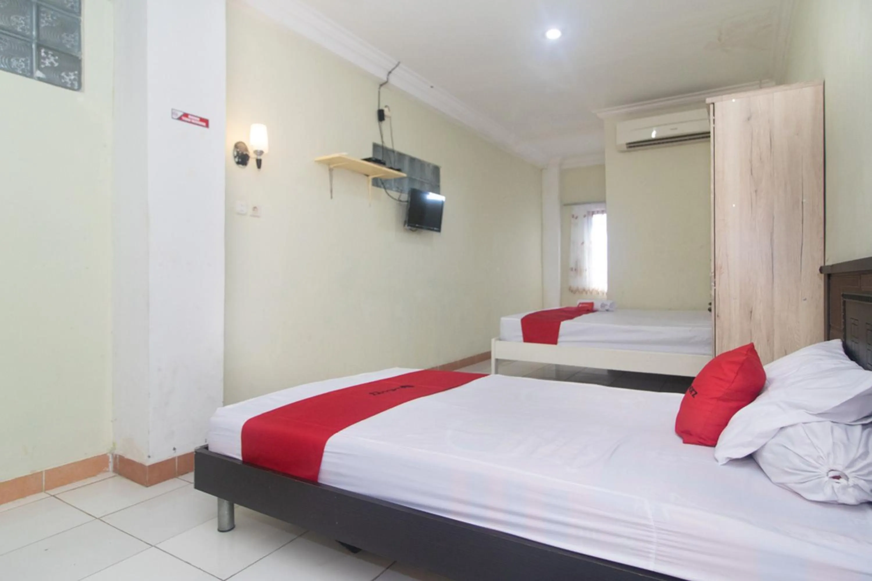 Bed in RedDoorz @ Frans Seda Kupang