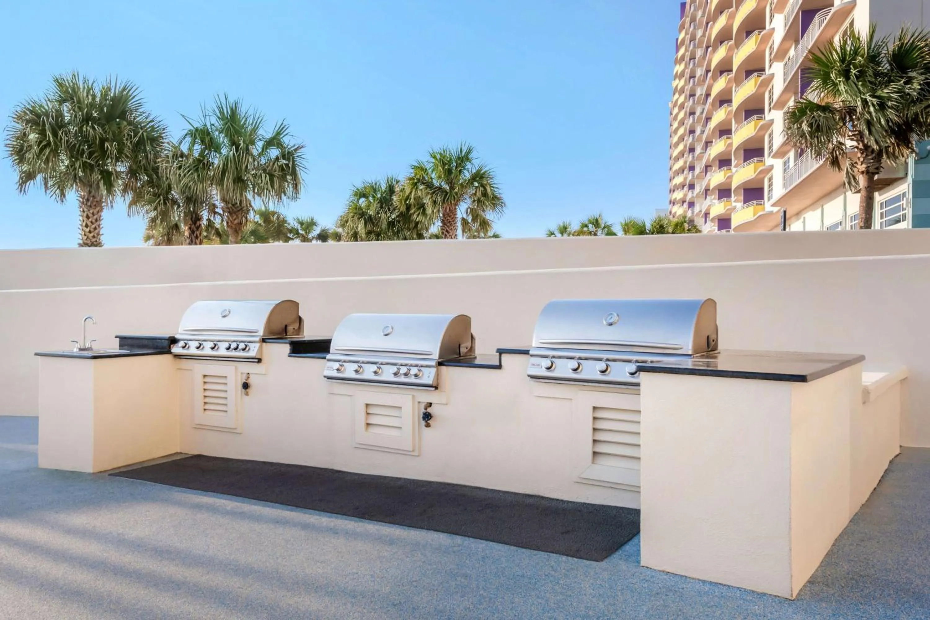 BBQ facilities in Hilton Vacation Club Daytona Beach Regency
